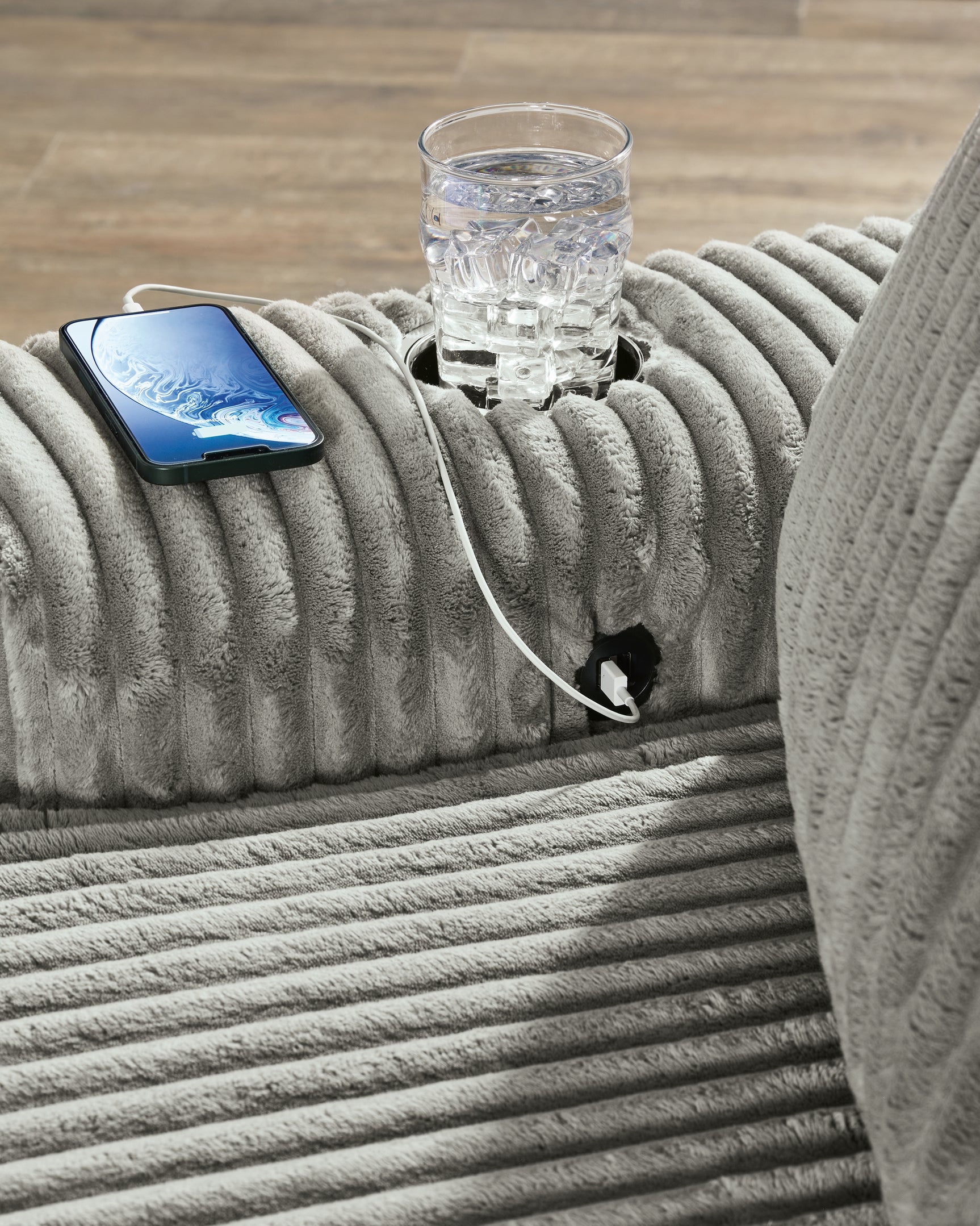 Lindyn Living Room - Tampa Furniture Outlet