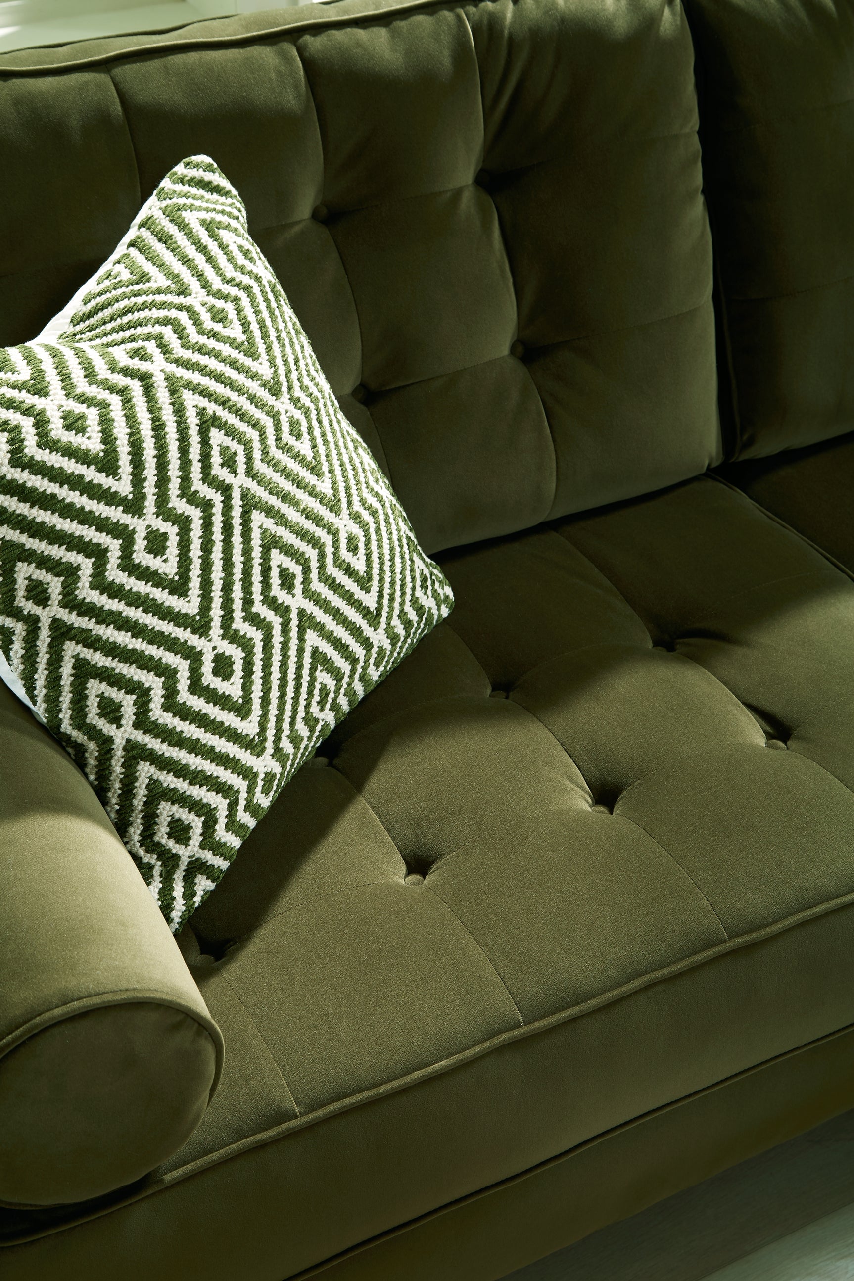 Reveon Lakes Living Room - Tampa Furniture Outlet