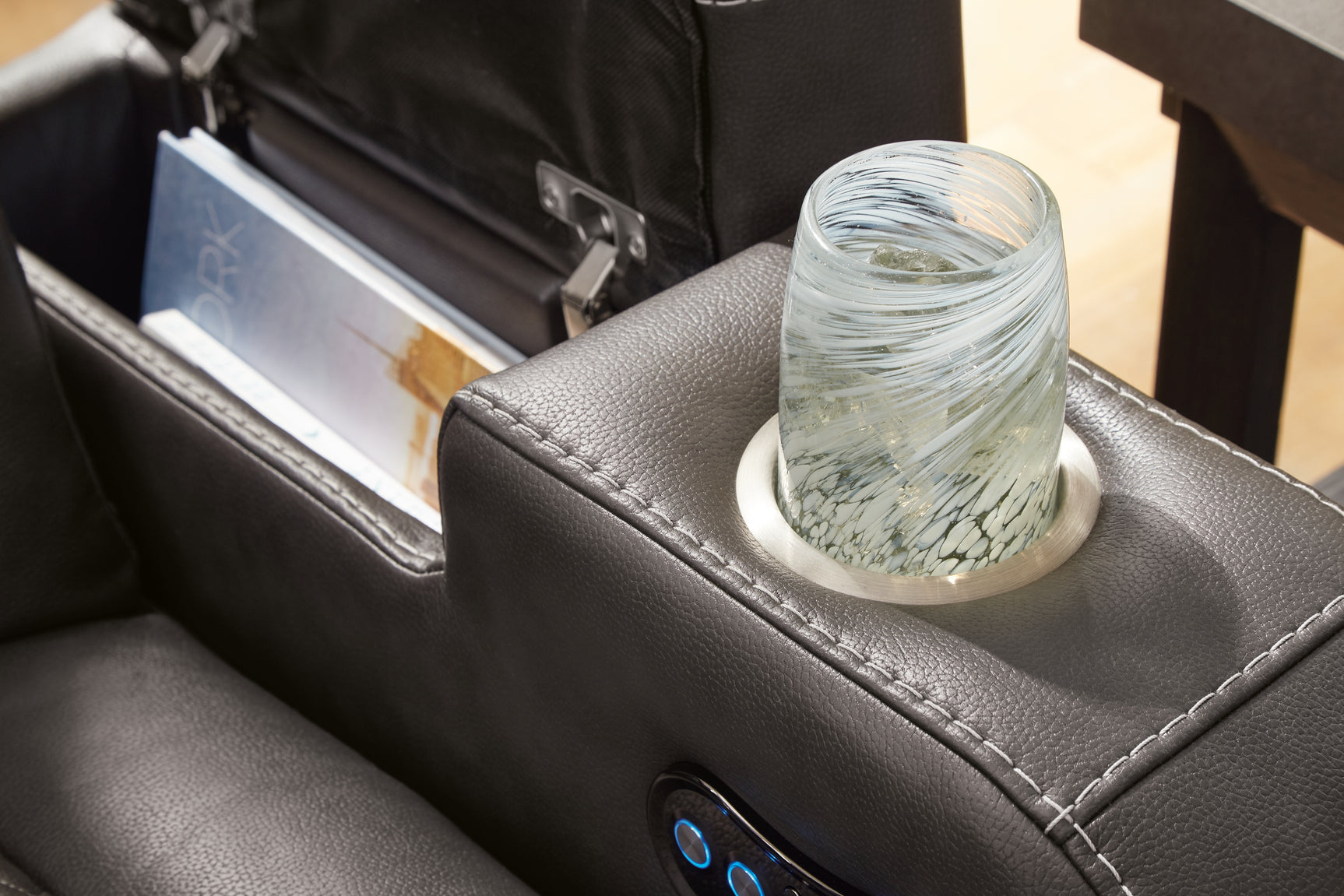 Fyne-Dyme Living Room - Tampa Furniture Outlet