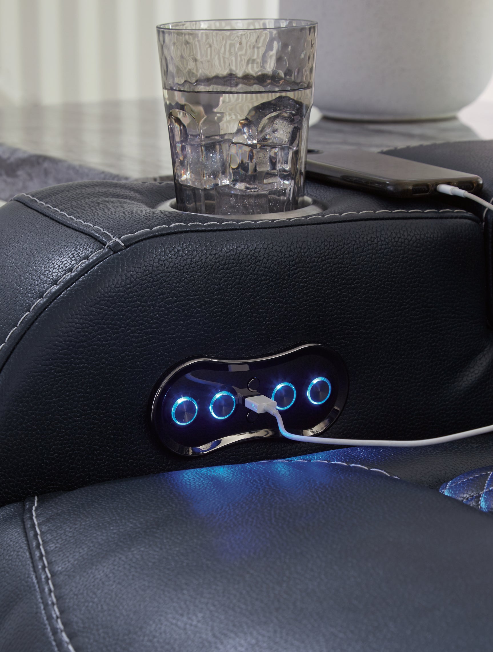 Fyne-Dyme Living Room - Tampa Furniture Outlet