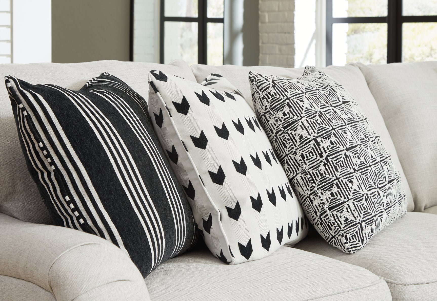 Huntsworth Sectional - Tampa Furniture Outlet