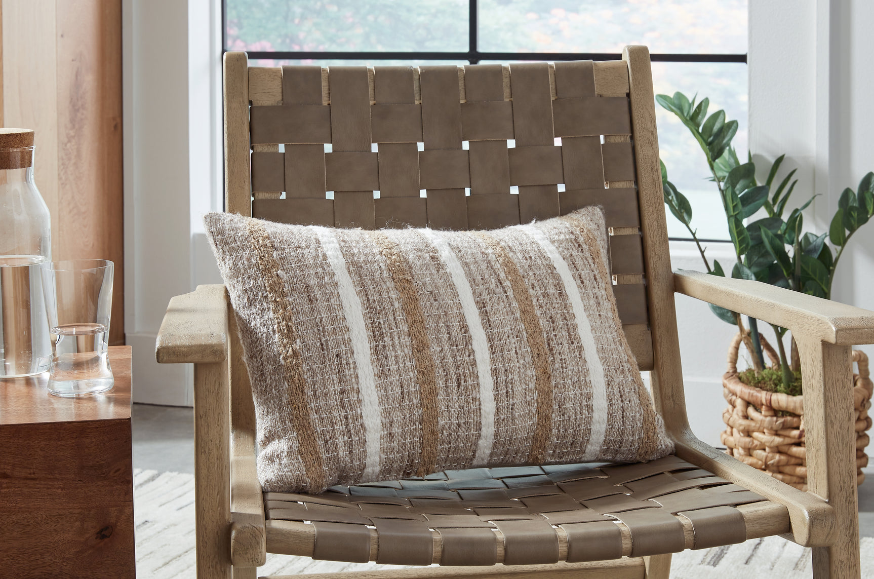 Tampa Furniture Outlet - Ashley Furniture - Benish Pillows - Pillow / Tan/Brown/White - A1001047P