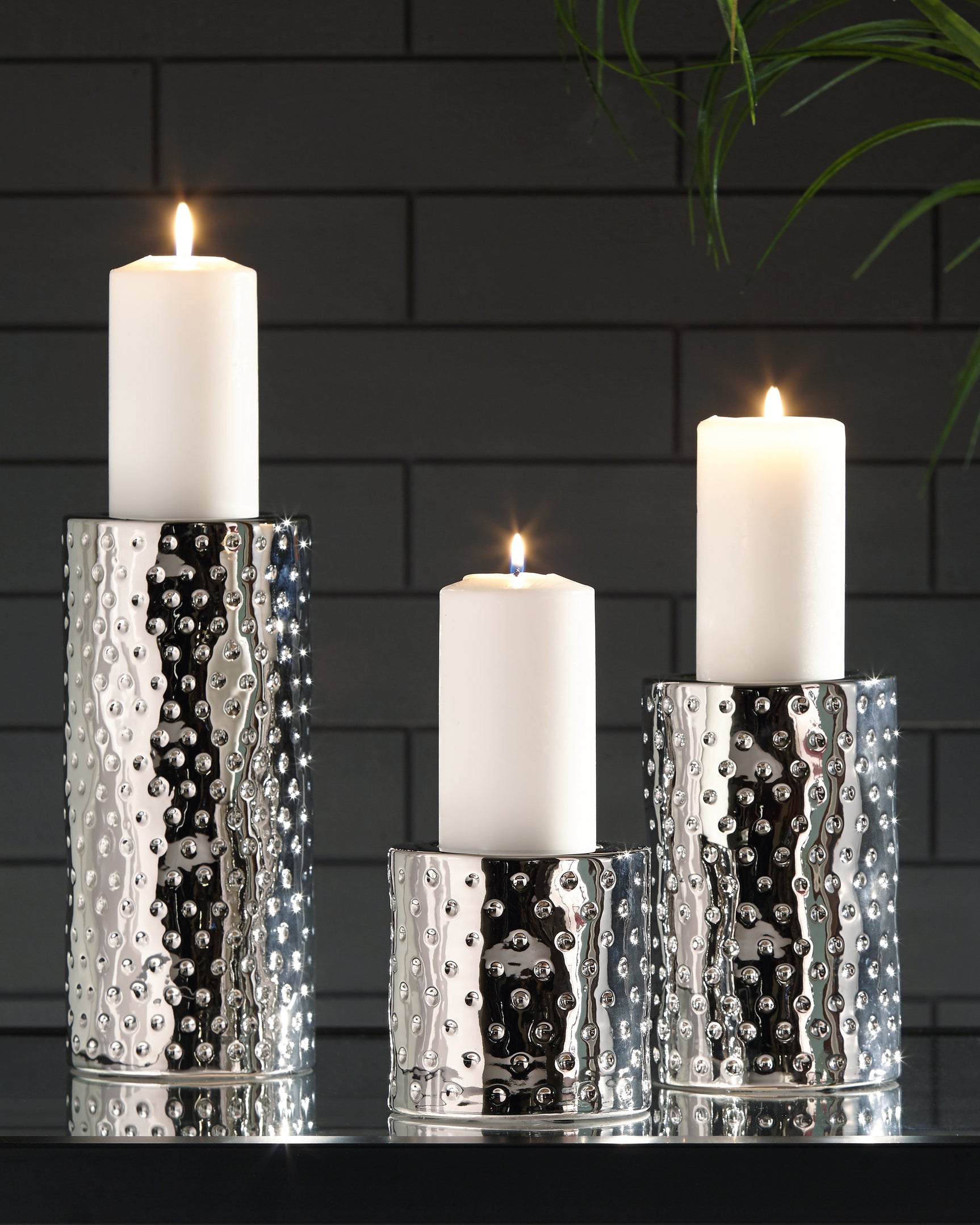 Tampa Furniture Outlet - Ashley Furniture - Marisa Candle Holder - Candle Holder Set (3/CN) / Silver Finish - A2000460