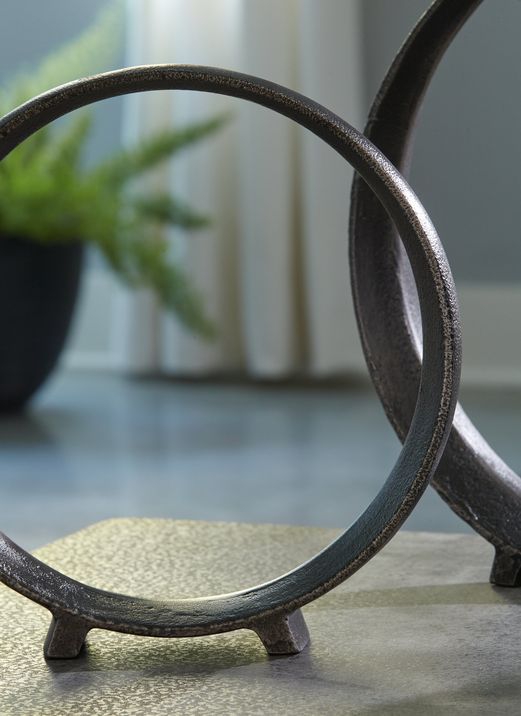 Ryandale Sculpture - Tampa Furniture Outlet