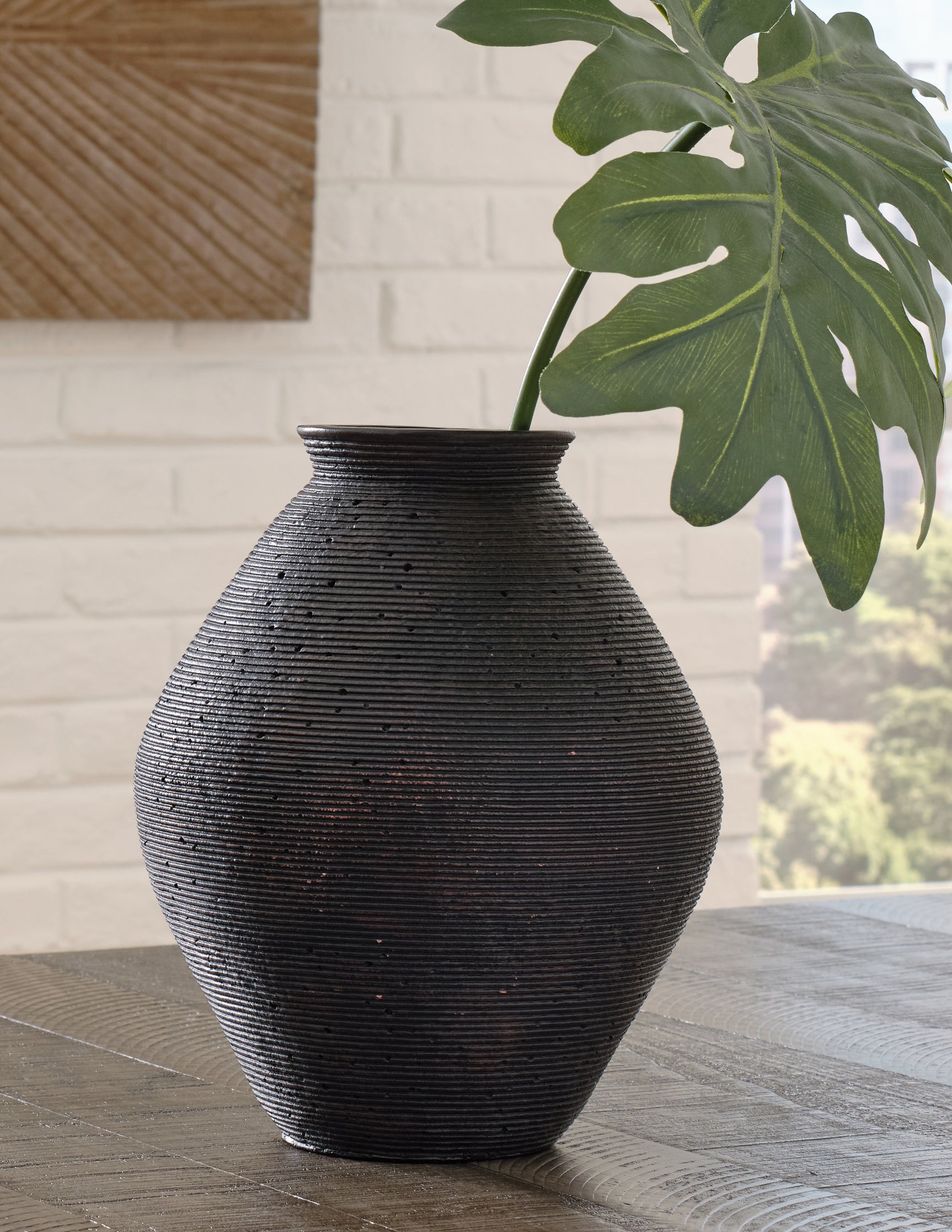 Tampa Furniture Outlet - Ashley Furniture - Hannela Vase - Vase / Antique Brown - A2000511