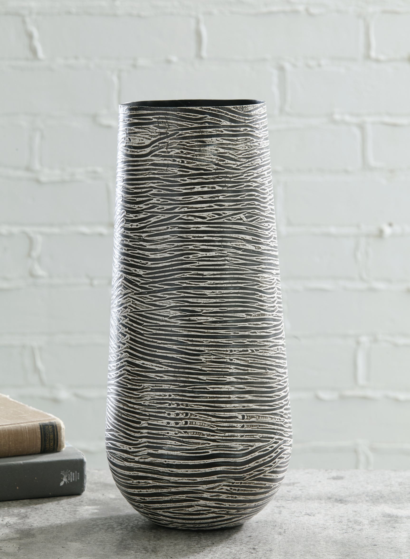 Fynn Vase - Tampa Furniture Outlet