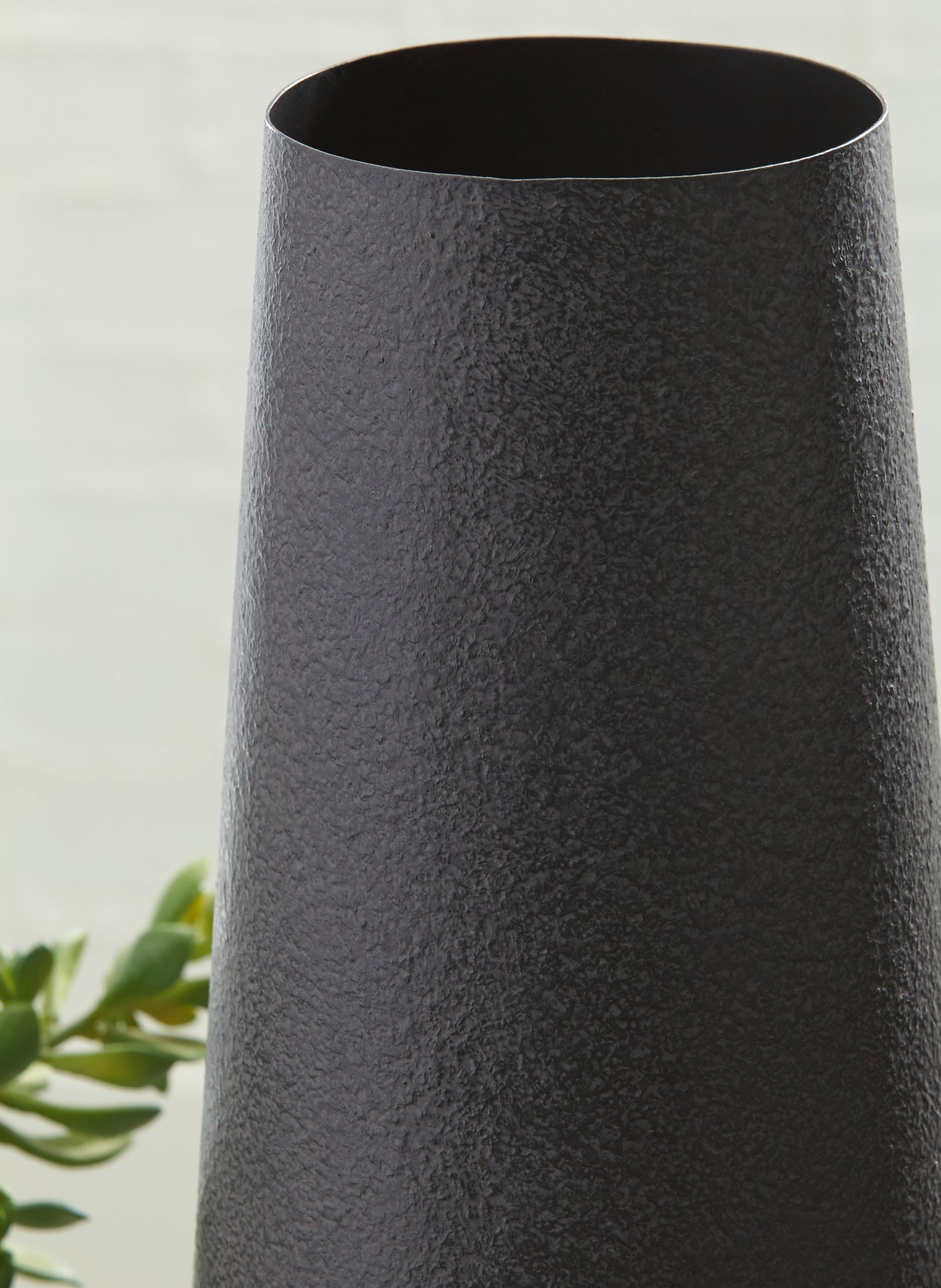 Fynn Vase - Tampa Furniture Outlet