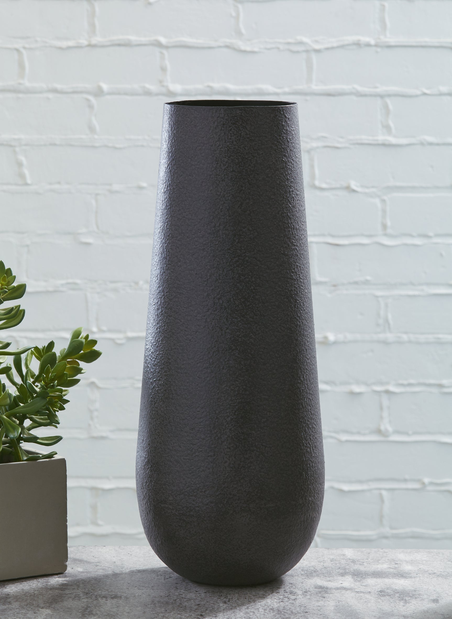 Fynn Vase - Tampa Furniture Outlet