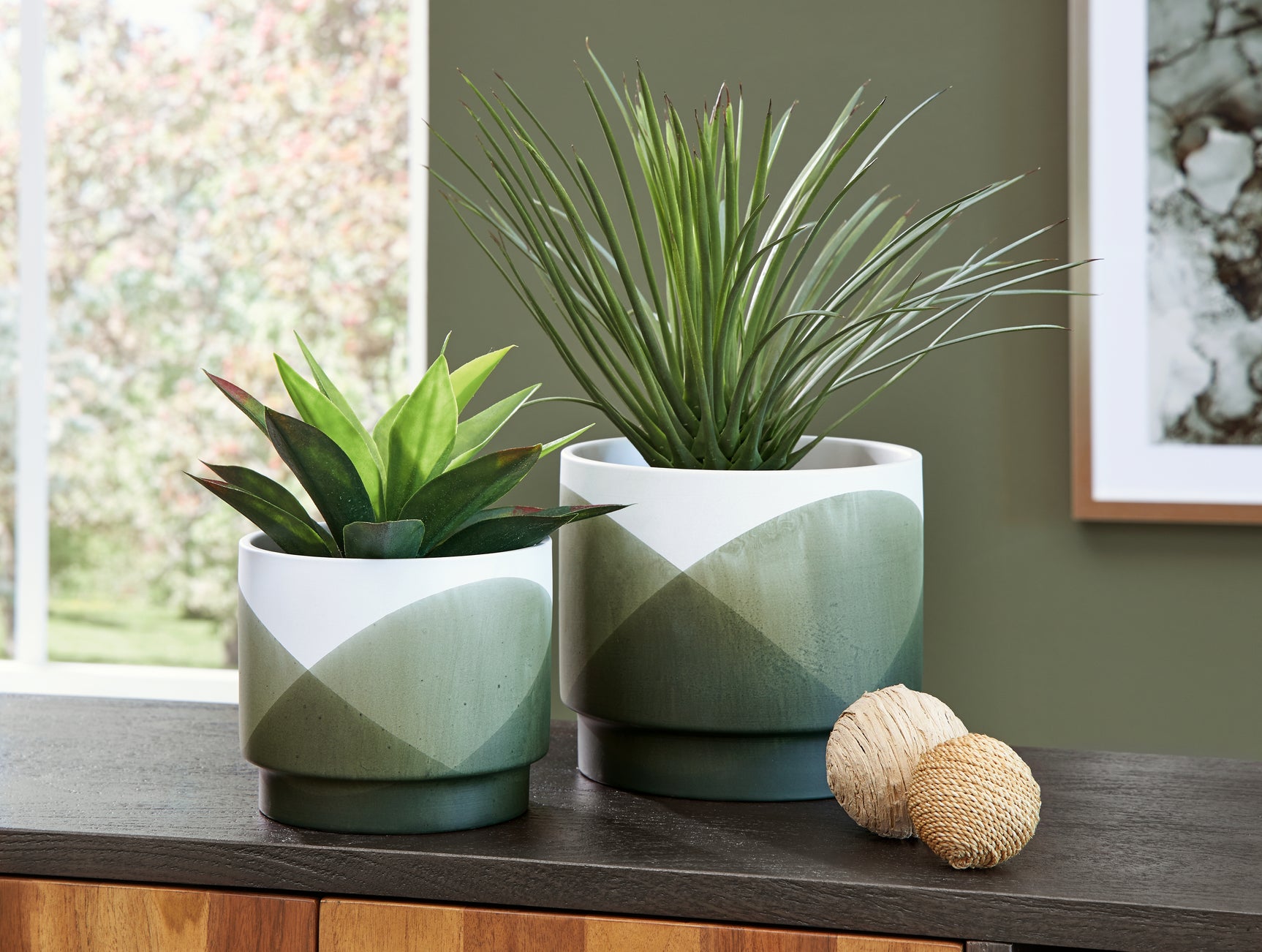 Tampa Furniture Outlet - Ashley Furniture - Ardenridge Planter (Set of 2) - Planter Set (Set of 2) / Green/White - A2000579