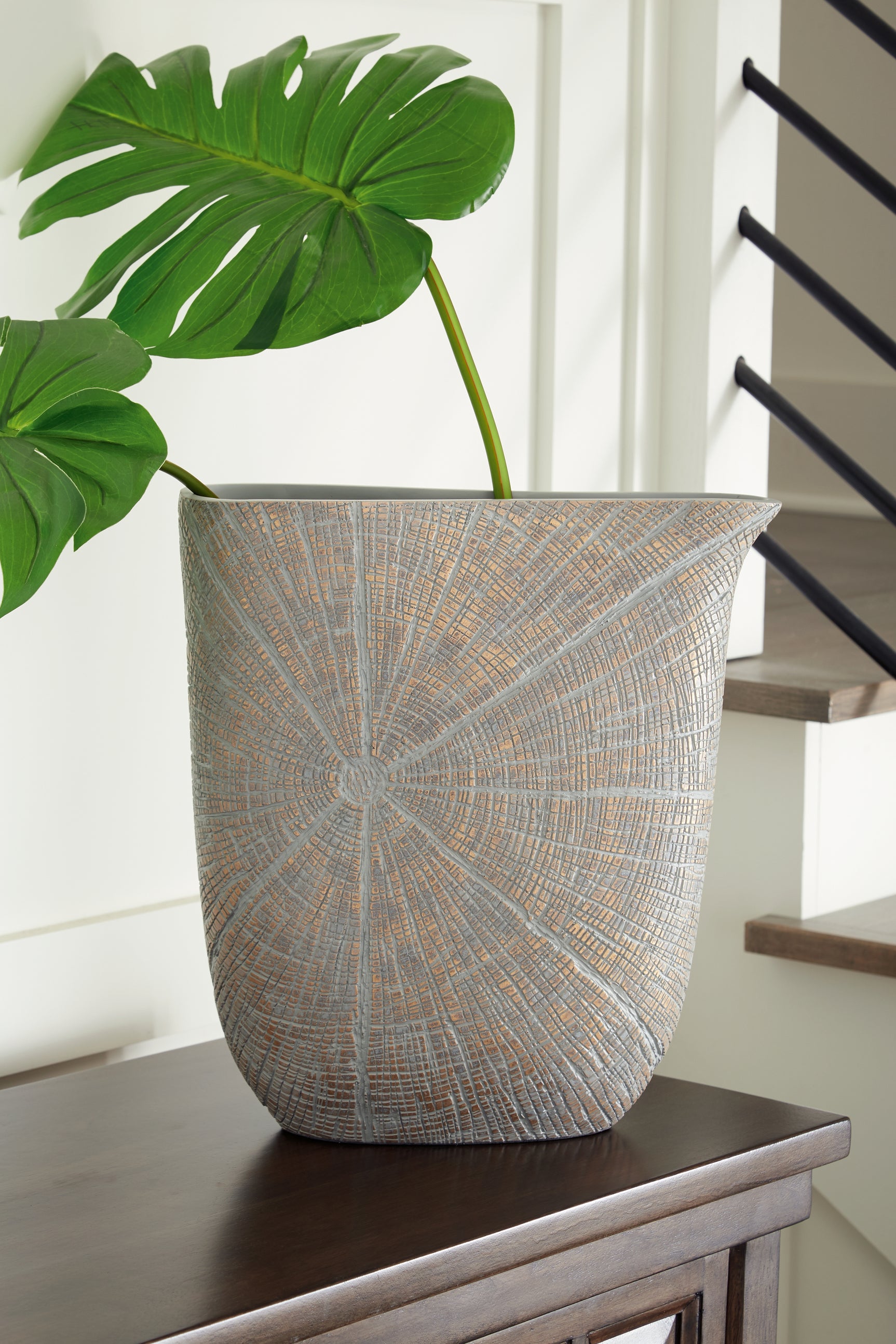 Ardenley Vase - Tampa Furniture Outlet