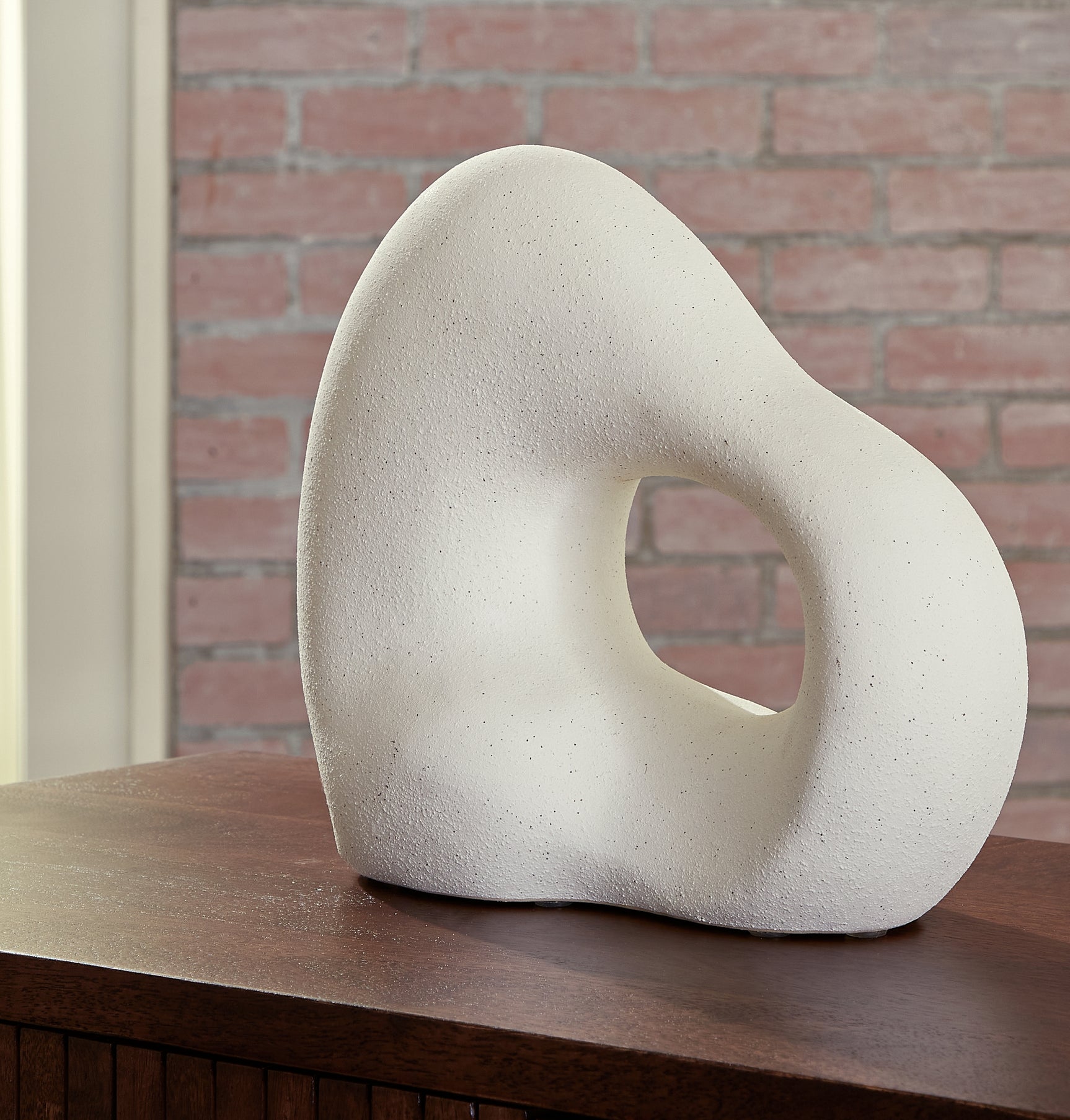Tampa Furniture Outlet - Ashley Furniture - Arthrow Sculpture - Sculpture / Off White - A2000649
