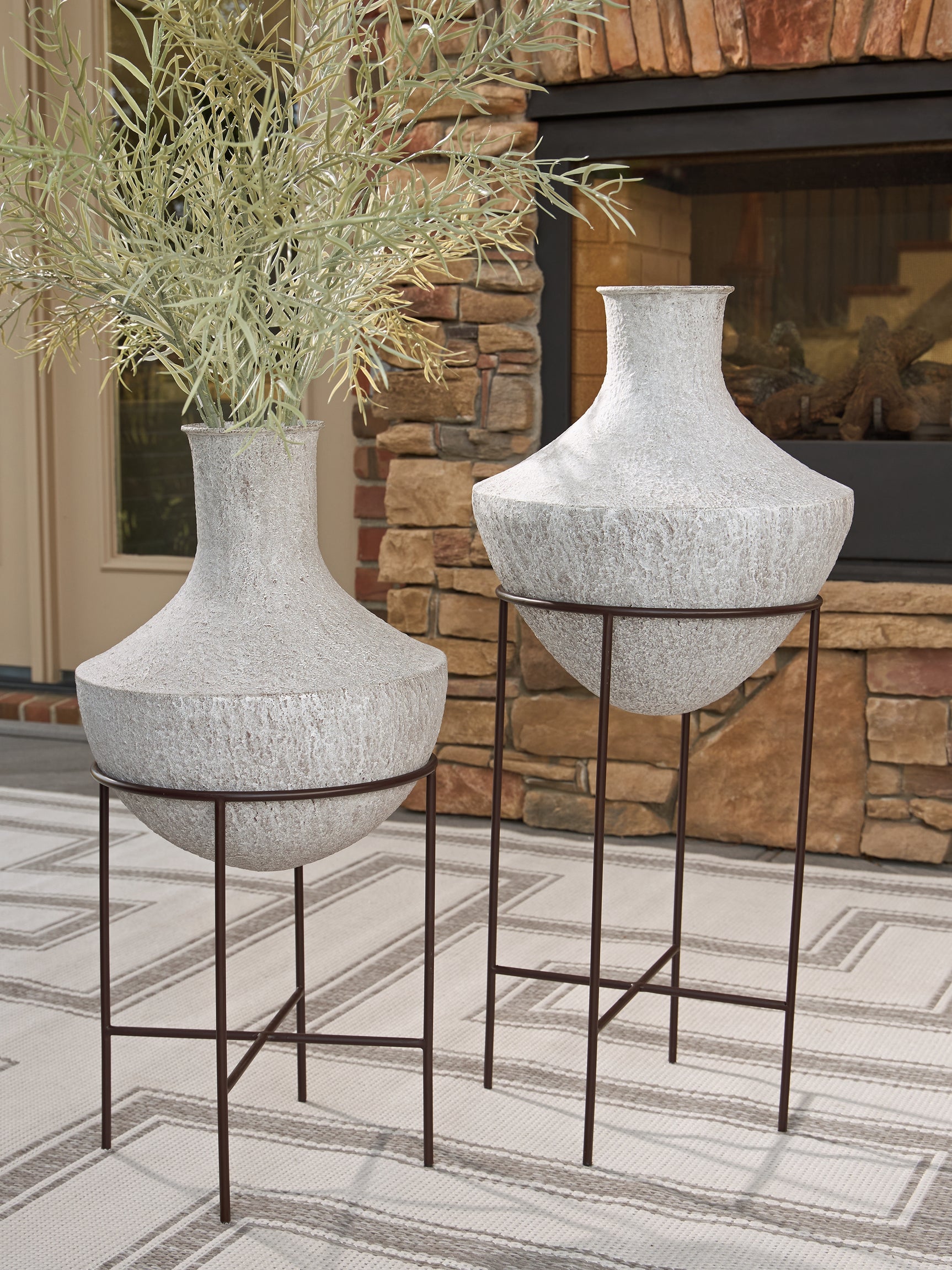 Estonbank Vase - Tampa Furniture Outlet