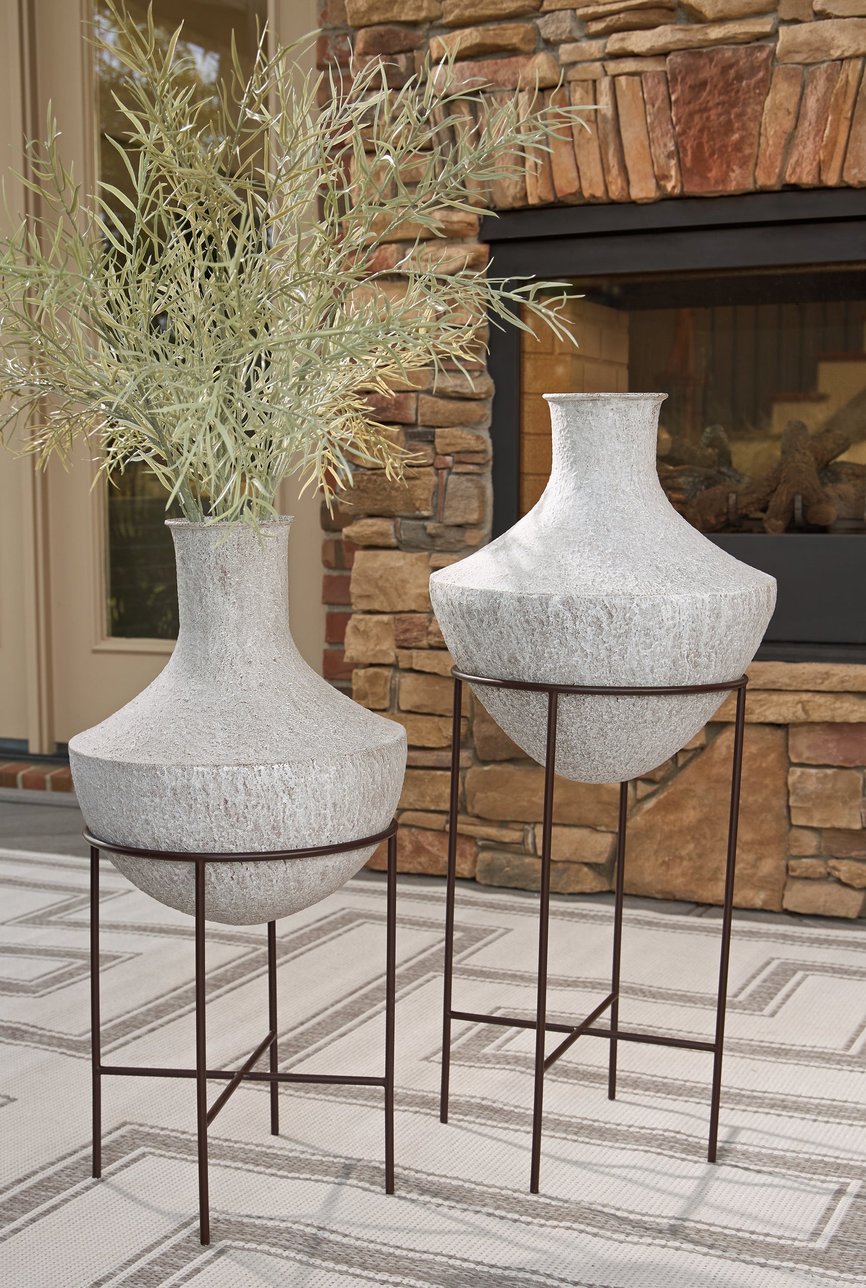 Estonbank Vase - Tampa Furniture Outlet