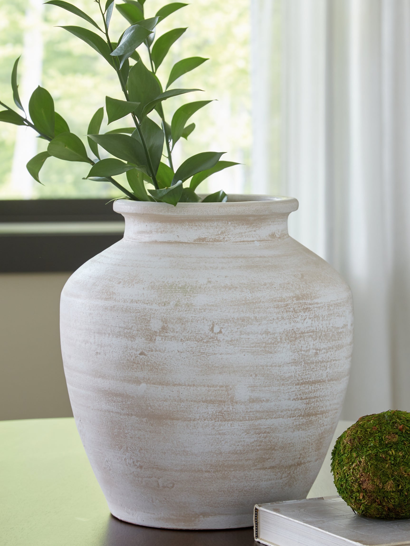 Meadie Vase - Tampa Furniture Outlet