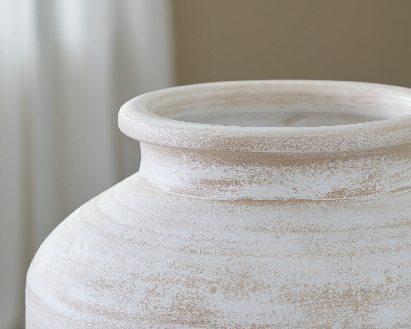 Meadie Vase - Tampa Furniture Outlet