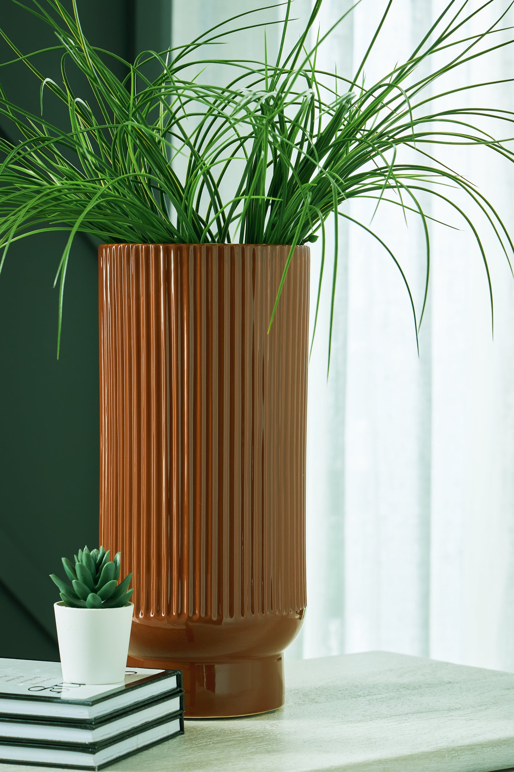 Avalyah Vase - Tampa Furniture Outlet