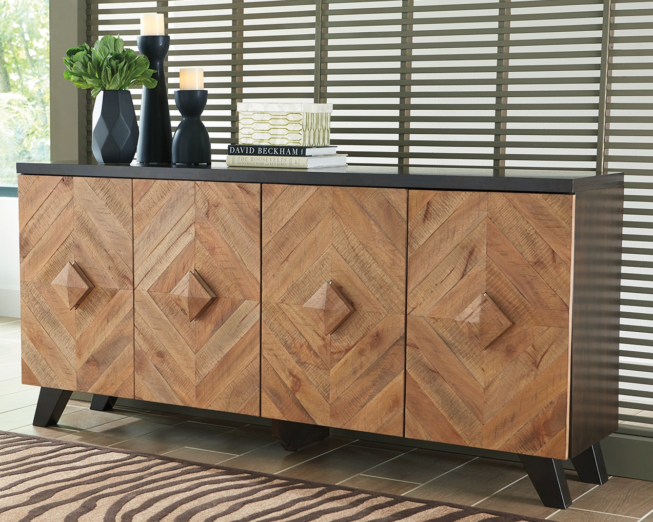 Tampa Furniture Outlet - Ashley Furniture - Robin Ridge Accent Cabinet - Accent Cabinet / Two-tone Brown - A4000031