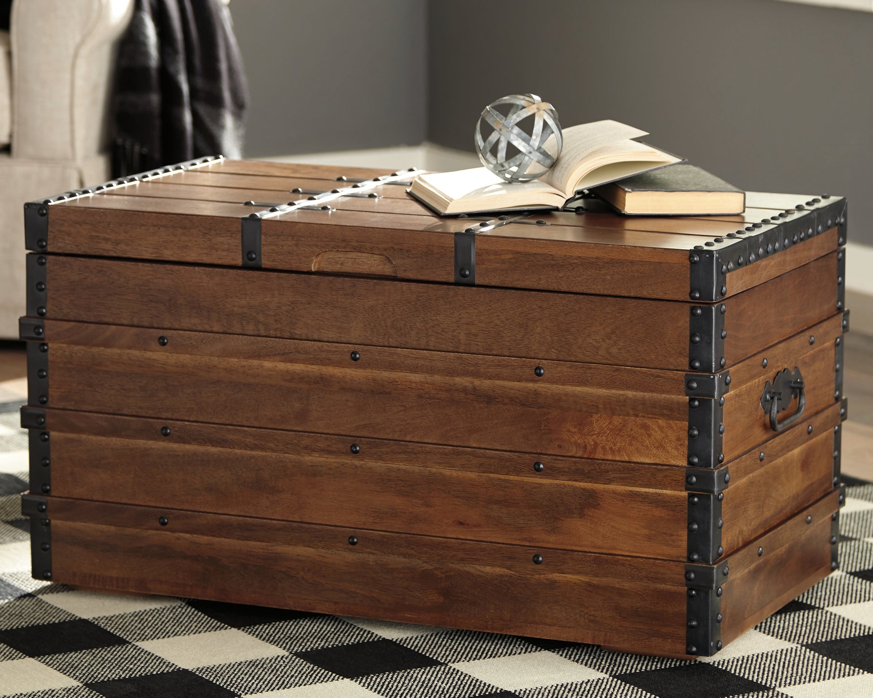 Tampa Furniture Outlet - Ashley Furniture - Kettleby Storage Trunk - Storage Trunk / Brown - A4000096