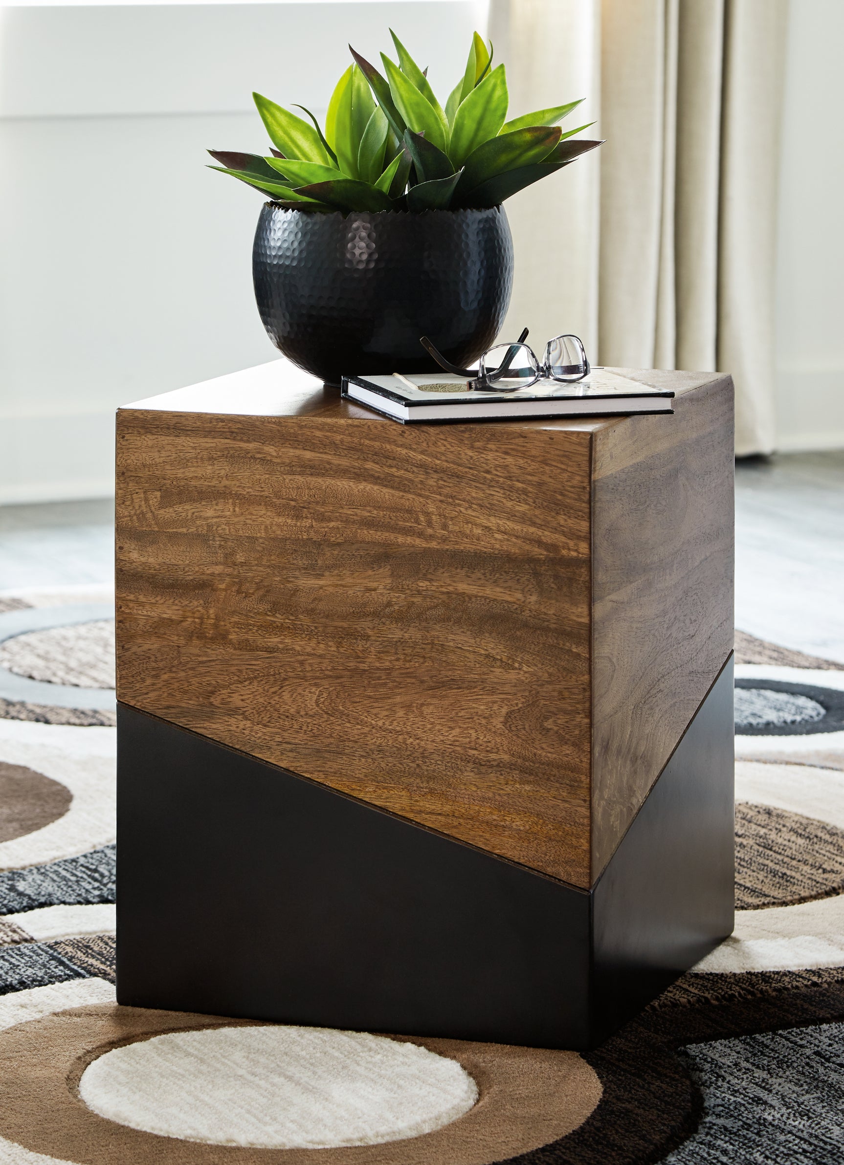 Trailbend Accent Table - Tampa Furniture Outlet