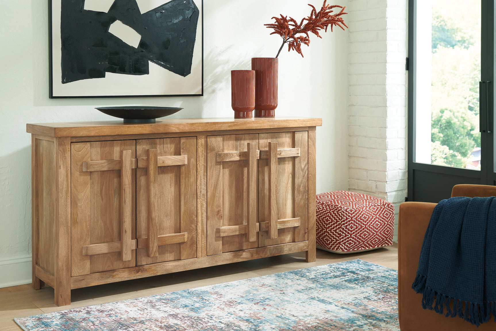 Dresor Accent Cabinet - Tampa Furniture Outlet