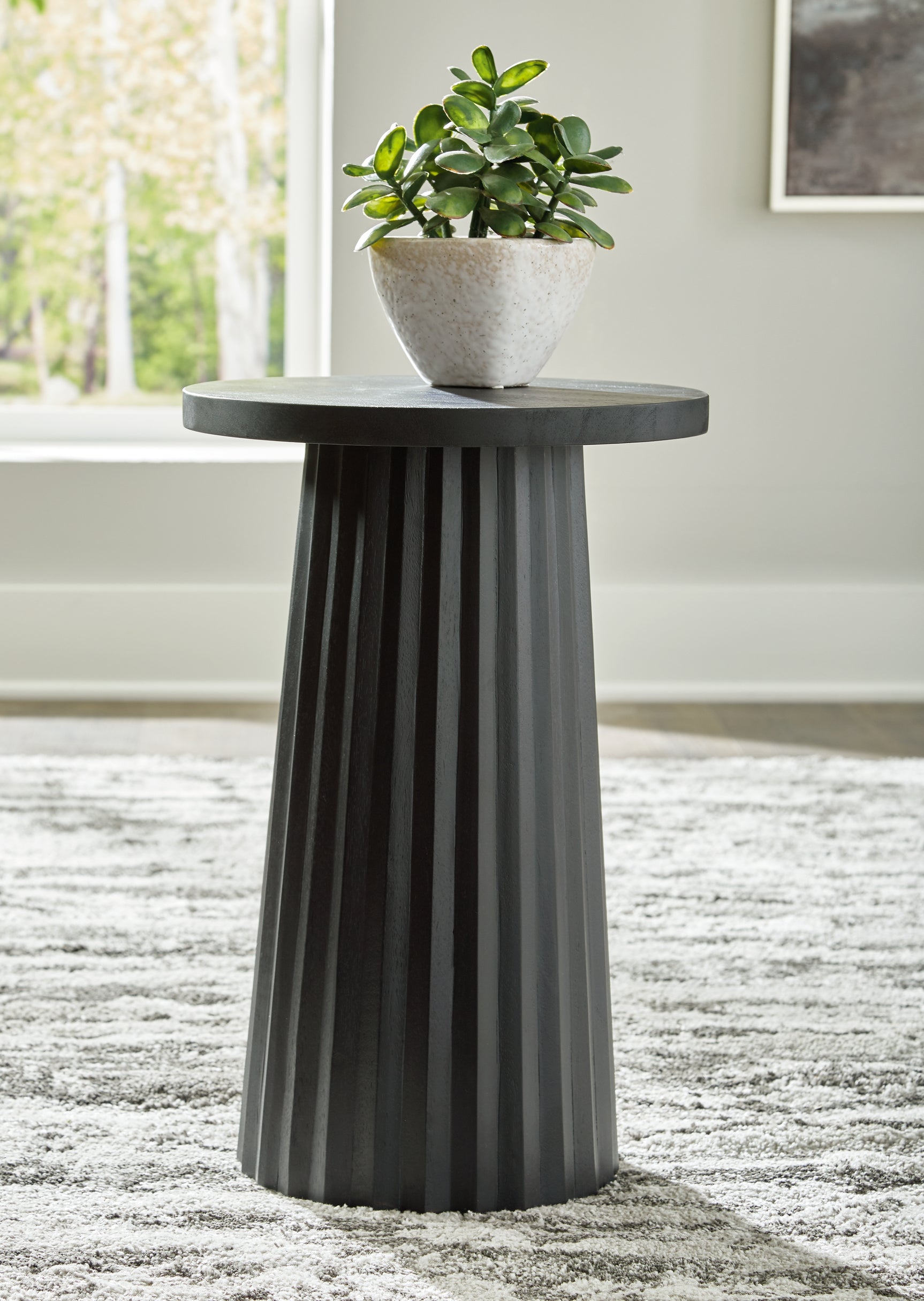 Tampa Furniture Outlet - Ashley Furniture - Ceilby Accent Table - Accent Table / Black - A4000603