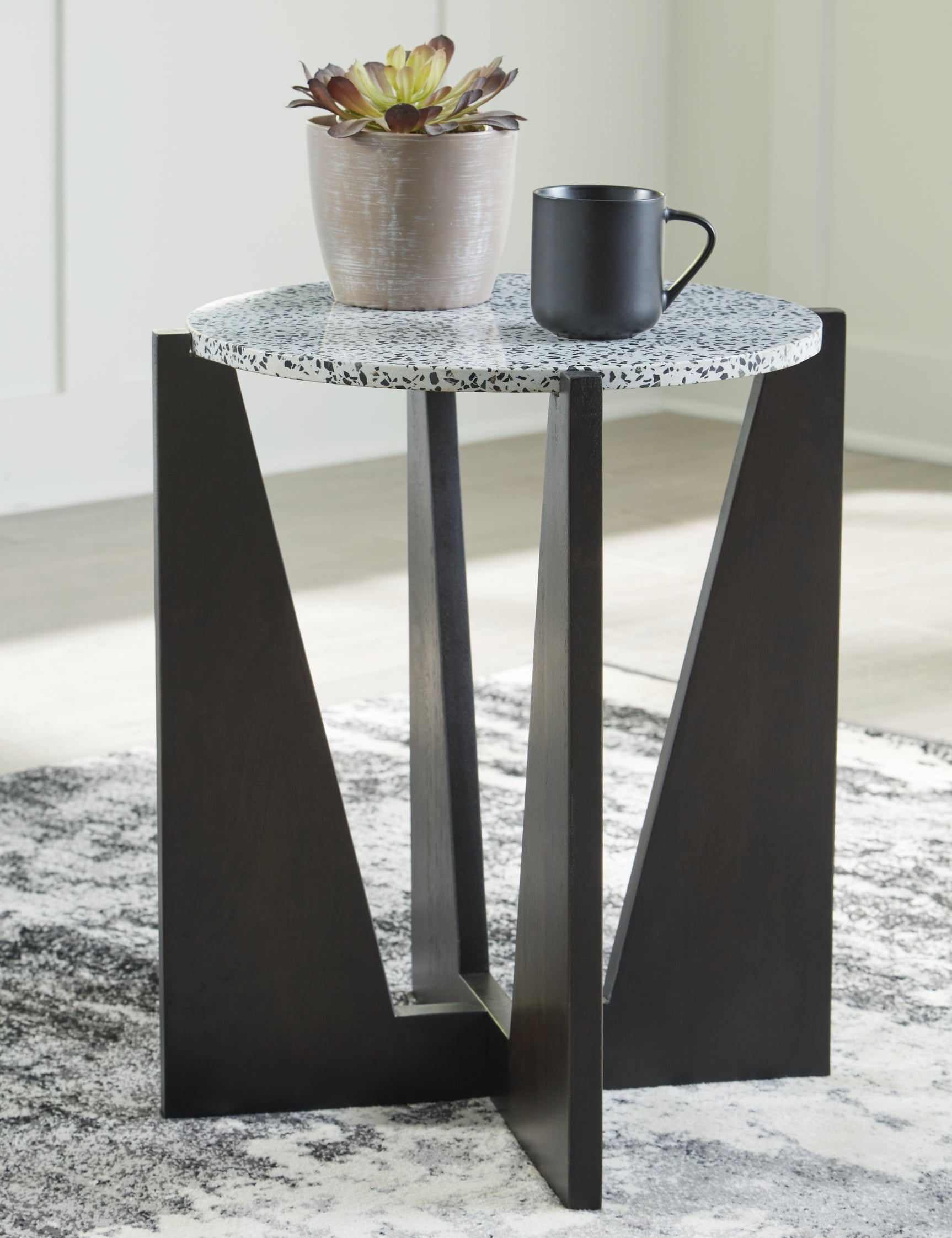Tampa Furniture Outlet - Ashley Furniture - Tellrich Accent Table - Accent Table / Black/White - A4000616