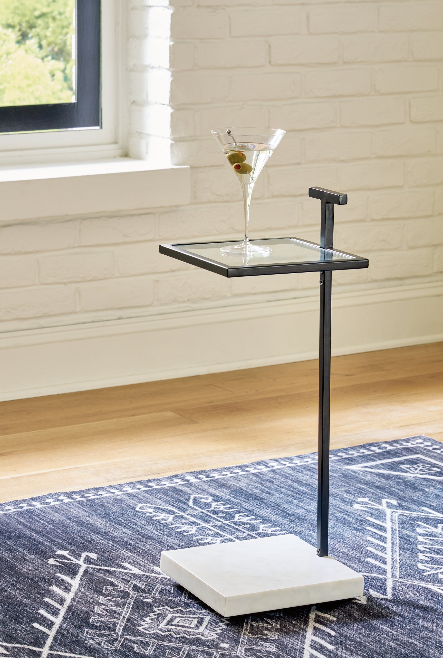Tampa Furniture Outlet - Ashley Furniture - Mannill Accent Table - Accent Table / Black/White - A4000630