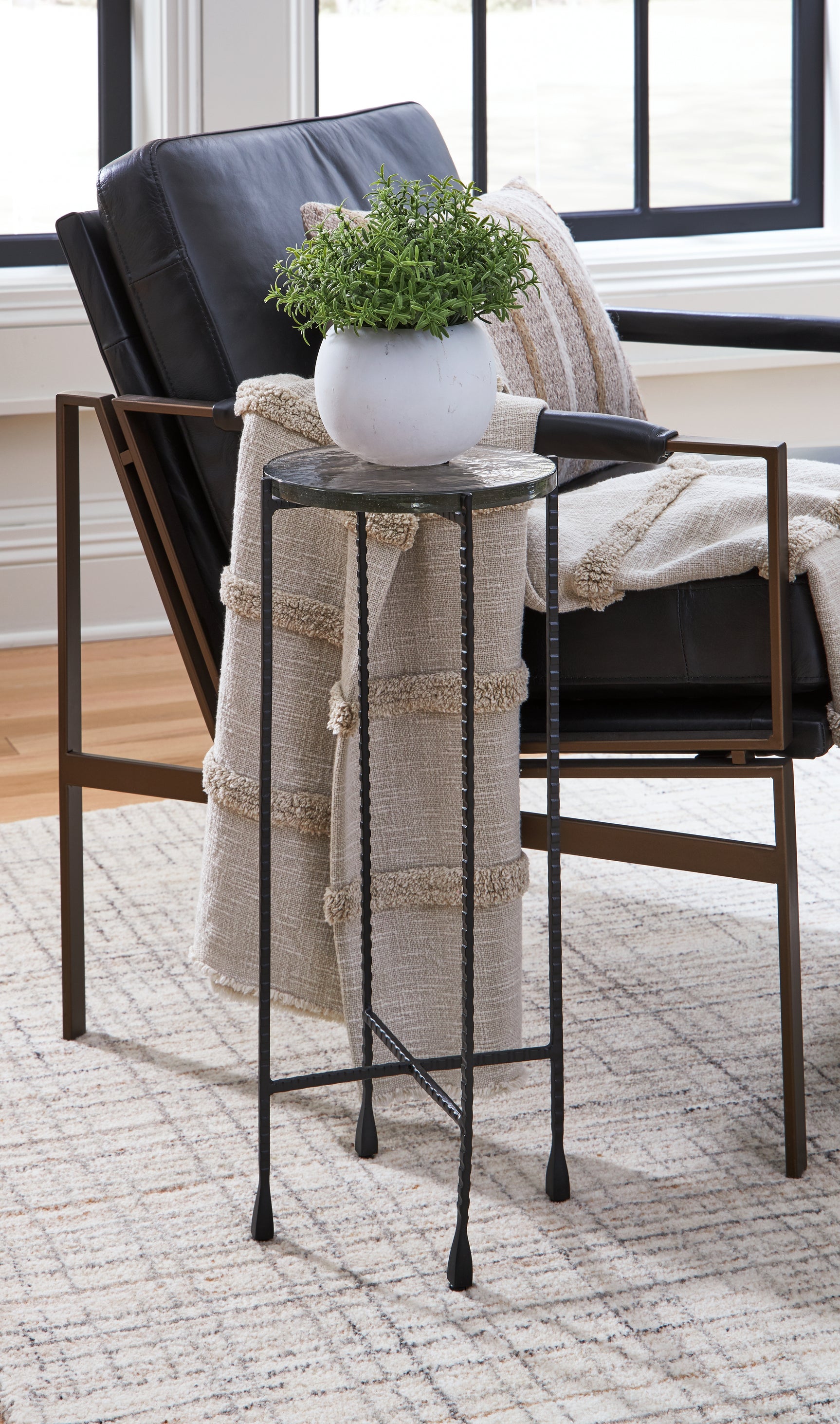 Newgoren Accent Table - Tampa Furniture Outlet