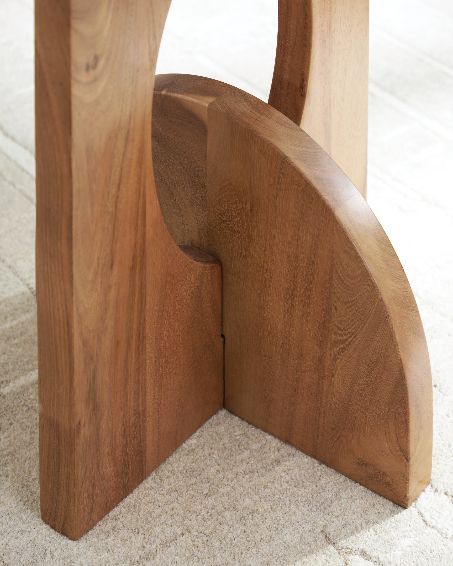 Hollbourne Accent Table - Tampa Furniture Outlet