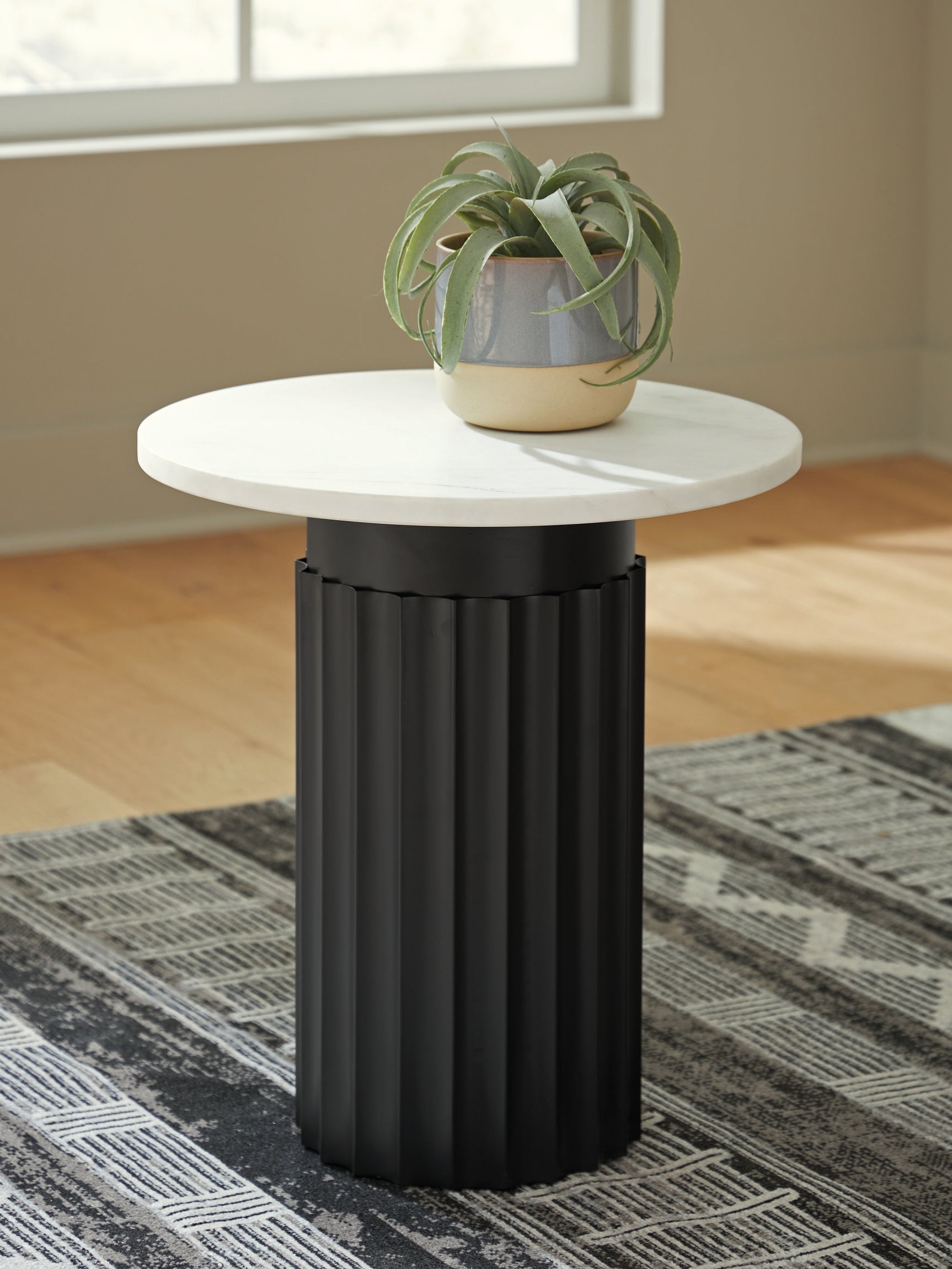 Tampa Furniture Outlet - Ashley Furniture - Wainstone Accent Table - Accent Table / Black/White - A4000724