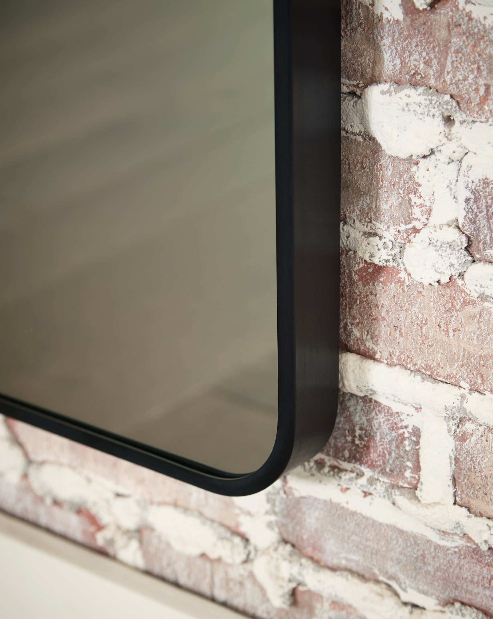 Sethall Mirror - Tampa Furniture Outlet