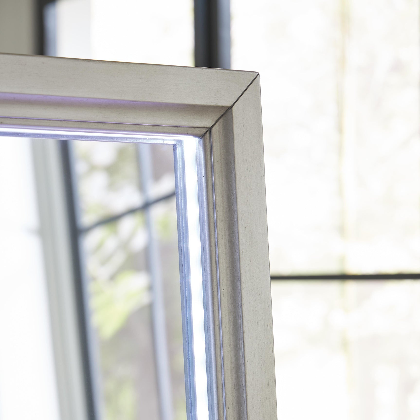 Evesen Mirror - Tampa Furniture Outlet