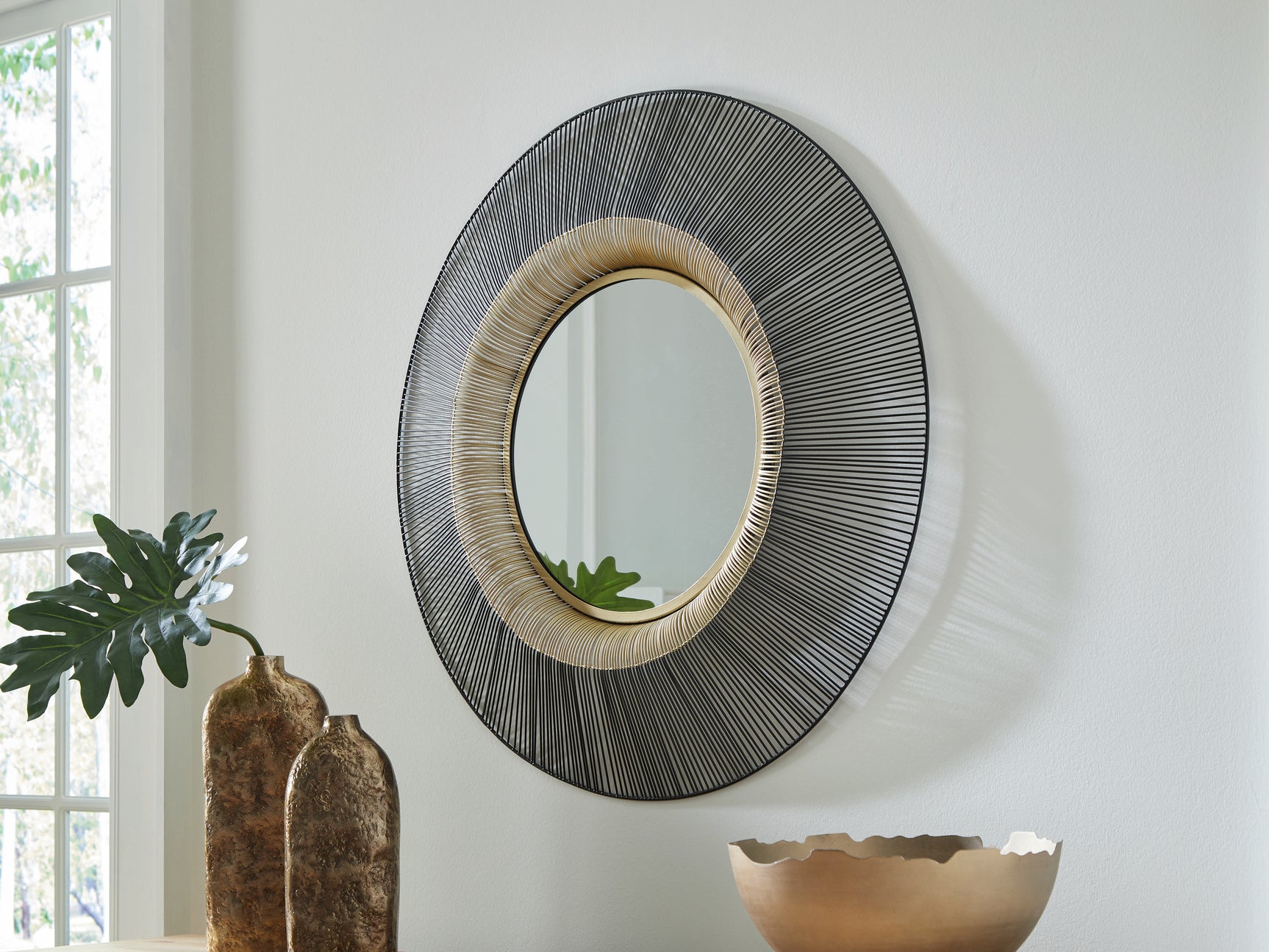 Tampa Furniture Outlet - Ashley Furniture - Dallmen Mirror - Accent Mirror / Black/Gold Finish - A8010407