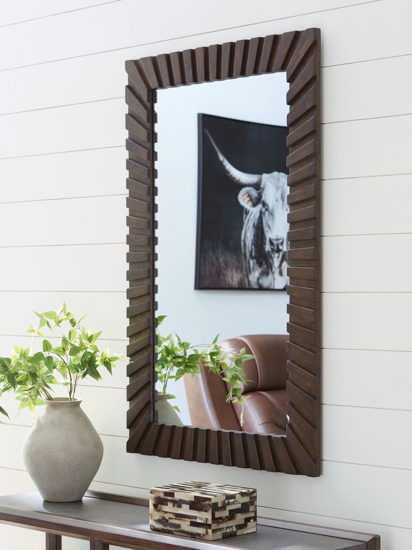 Tampa Furniture Outlet - Ashley Furniture - Advin Mirror - Accent Mirror / Dark Brown - A8010428