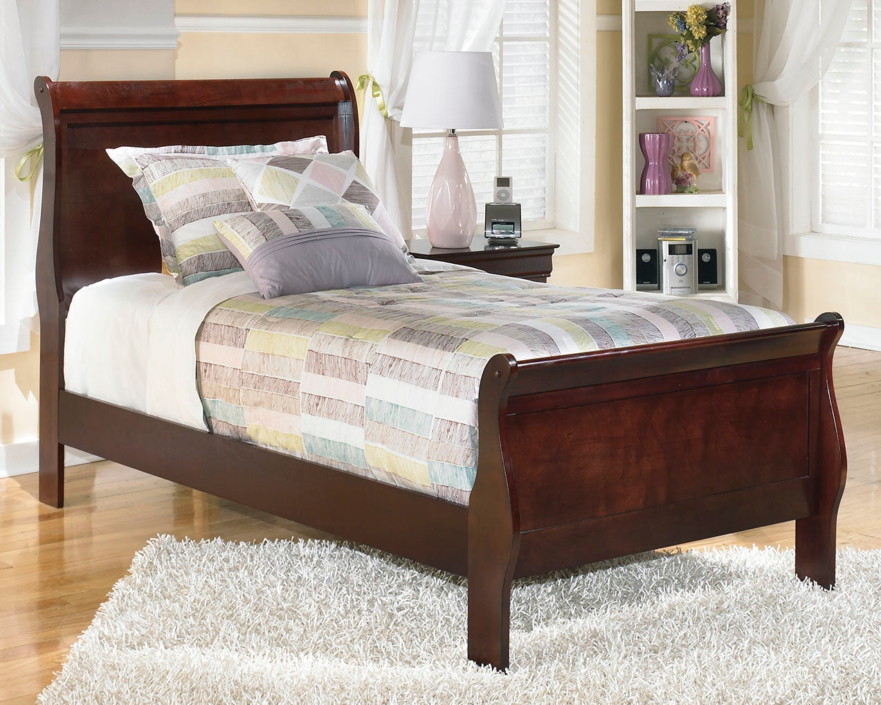 Alisdair Bedroom - Tampa Furniture Outlet