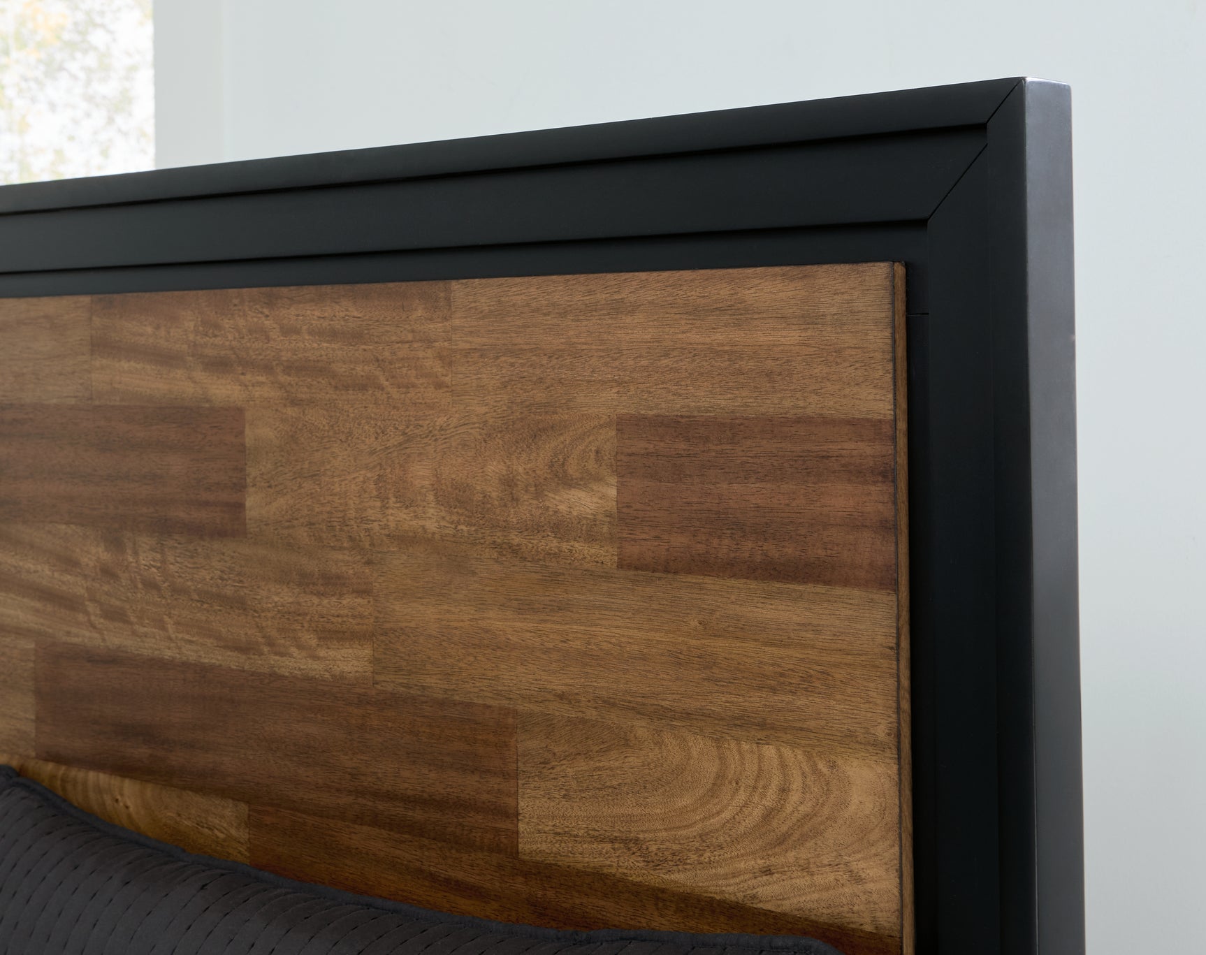 Kraeburn Bedroom - Tampa Furniture Outlet