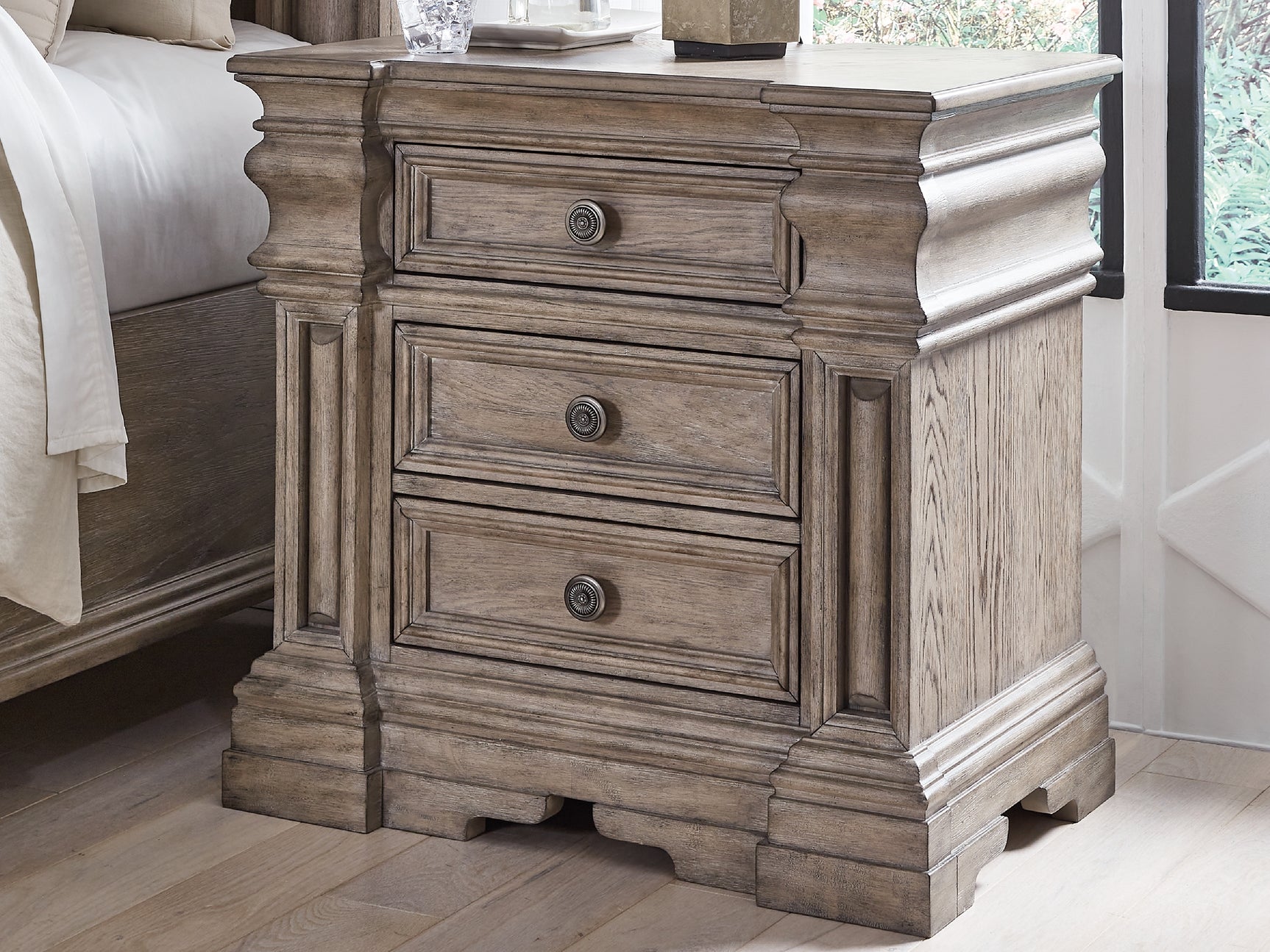 Tampa Furniture Outlet - Ashley Furniture - Blairhurst Bedroom - Dresser and Mirror / Light Grayish Brown - B916B1