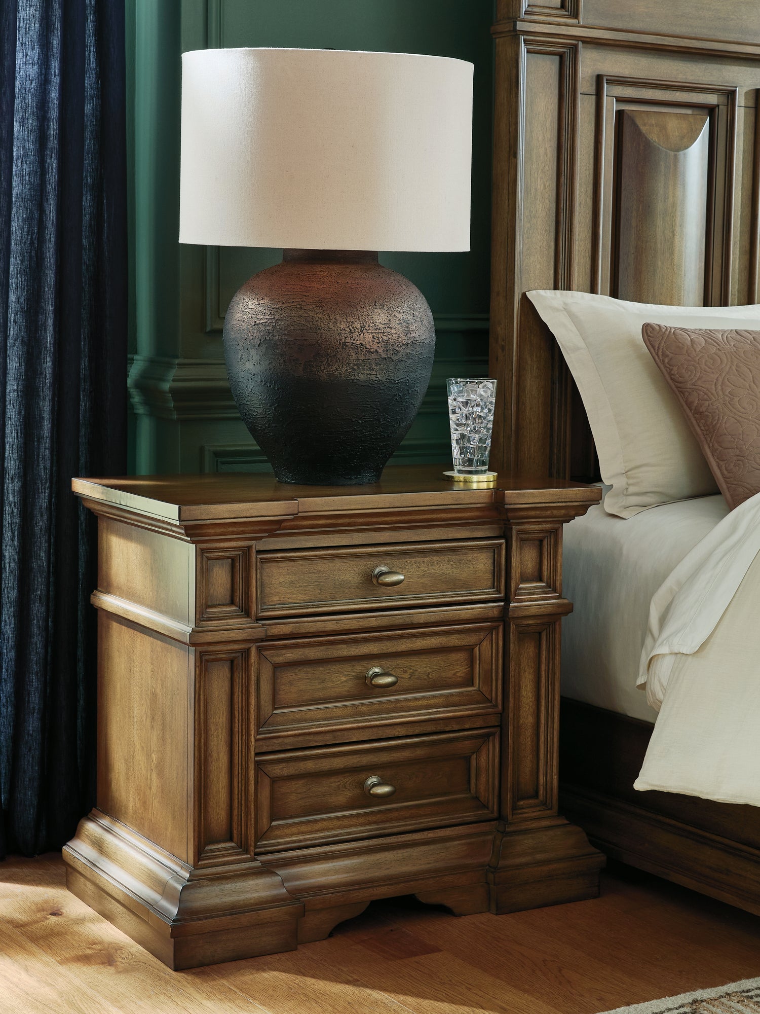 Tampa Furniture Outlet - Ashley Furniture - Frantanna Bedroom - Three Drawer Night Stand / Brown - PCB949-93