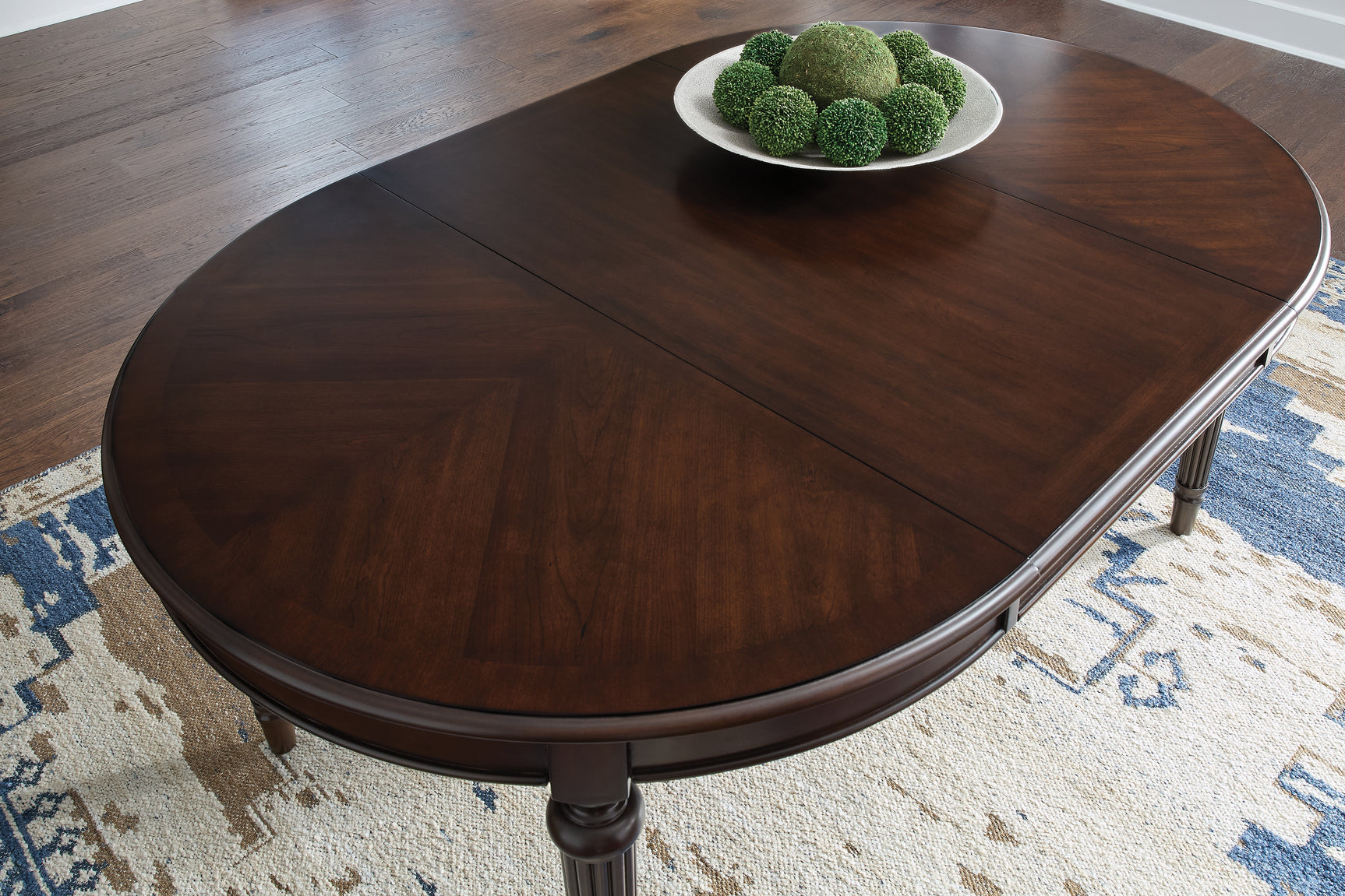 Lavinton Dining Room - Tampa Furniture Outlet