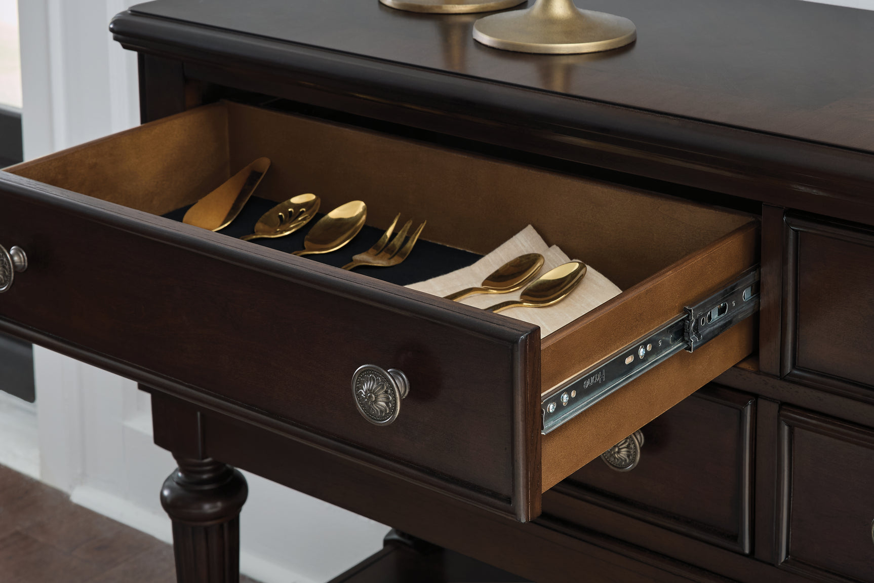 Lavinton Dining Room - Tampa Furniture Outlet