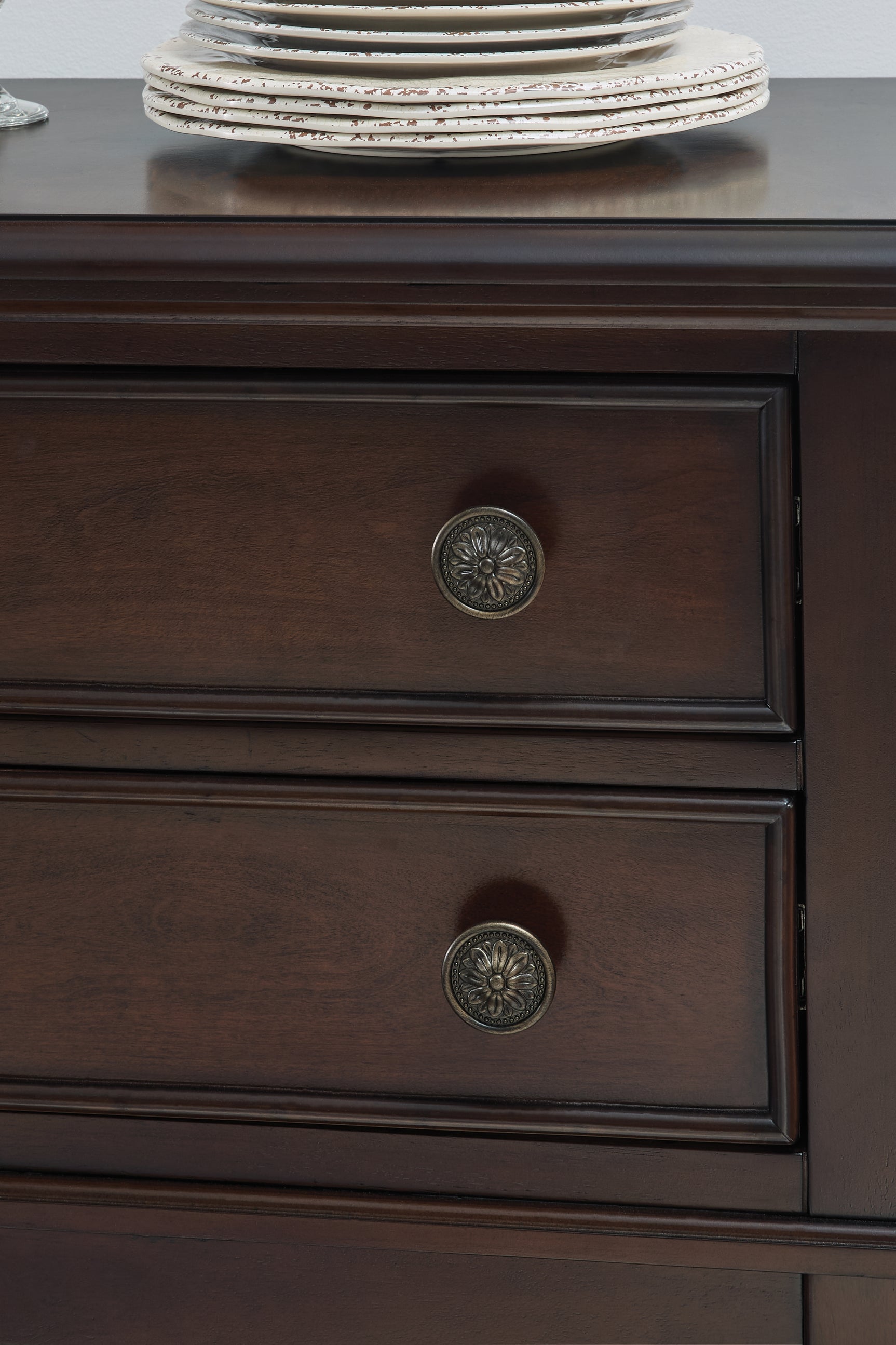 Lavinton Dining Room - Tampa Furniture Outlet