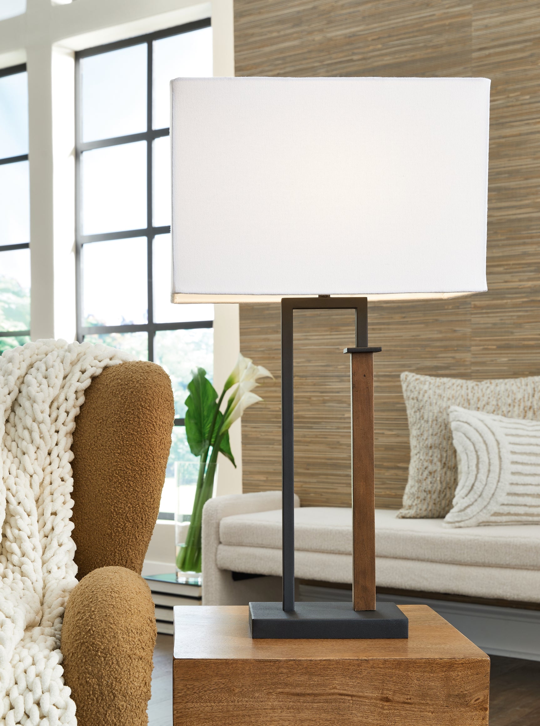 Tampa Furniture Outlet - Ashley Furniture - Voslen Lighting - Metal Table Lamp (Set of 2) / Black/Brown - L204554