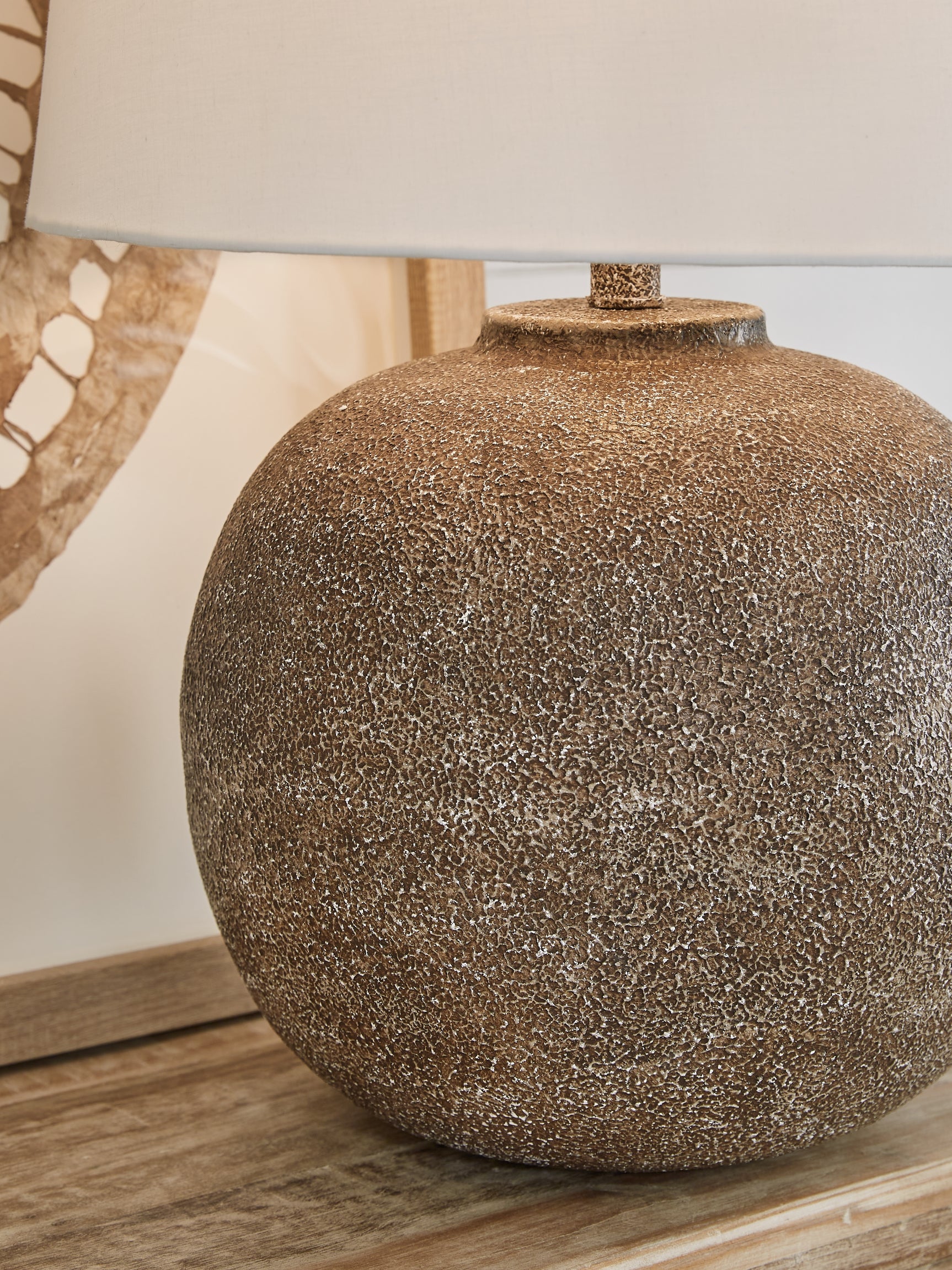 Neavesboro Lighting - Tampa Furniture Outlet