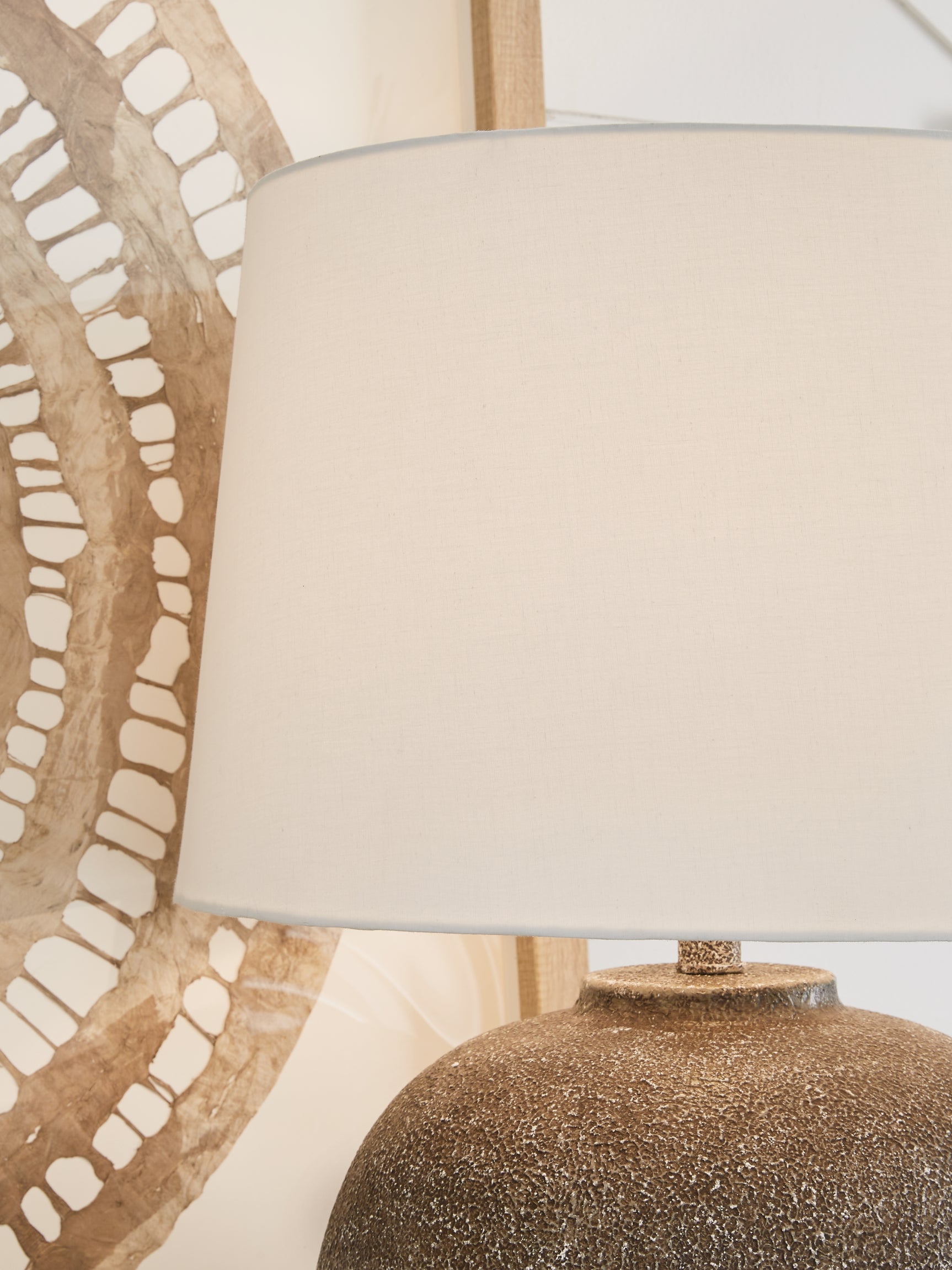 Neavesboro Lighting - Tampa Furniture Outlet