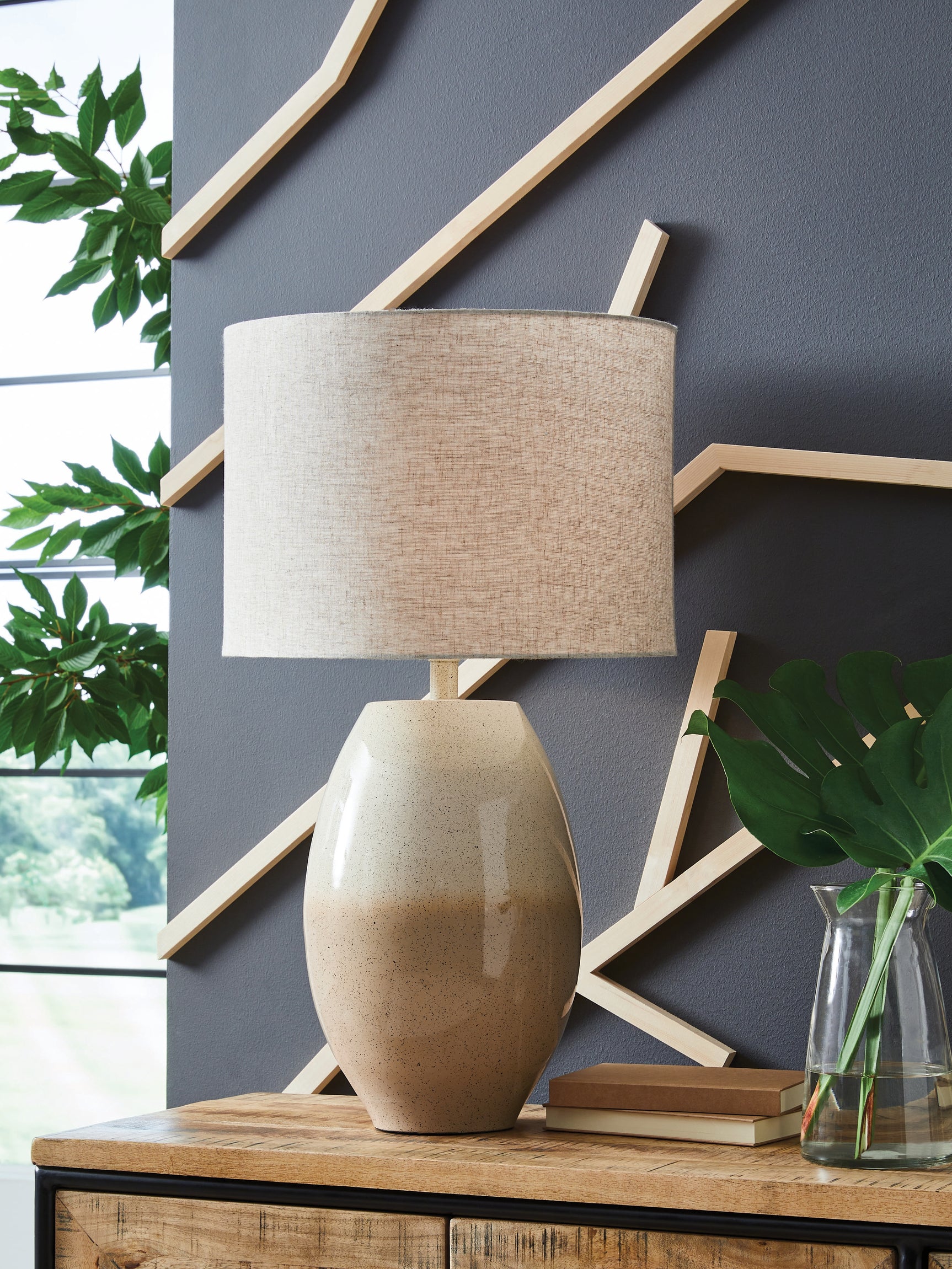 Tampa Furniture Outlet - Ashley Furniture - Linas Lighting - Metal Table Lamp (1/CN) / Cream/Beige - L207594