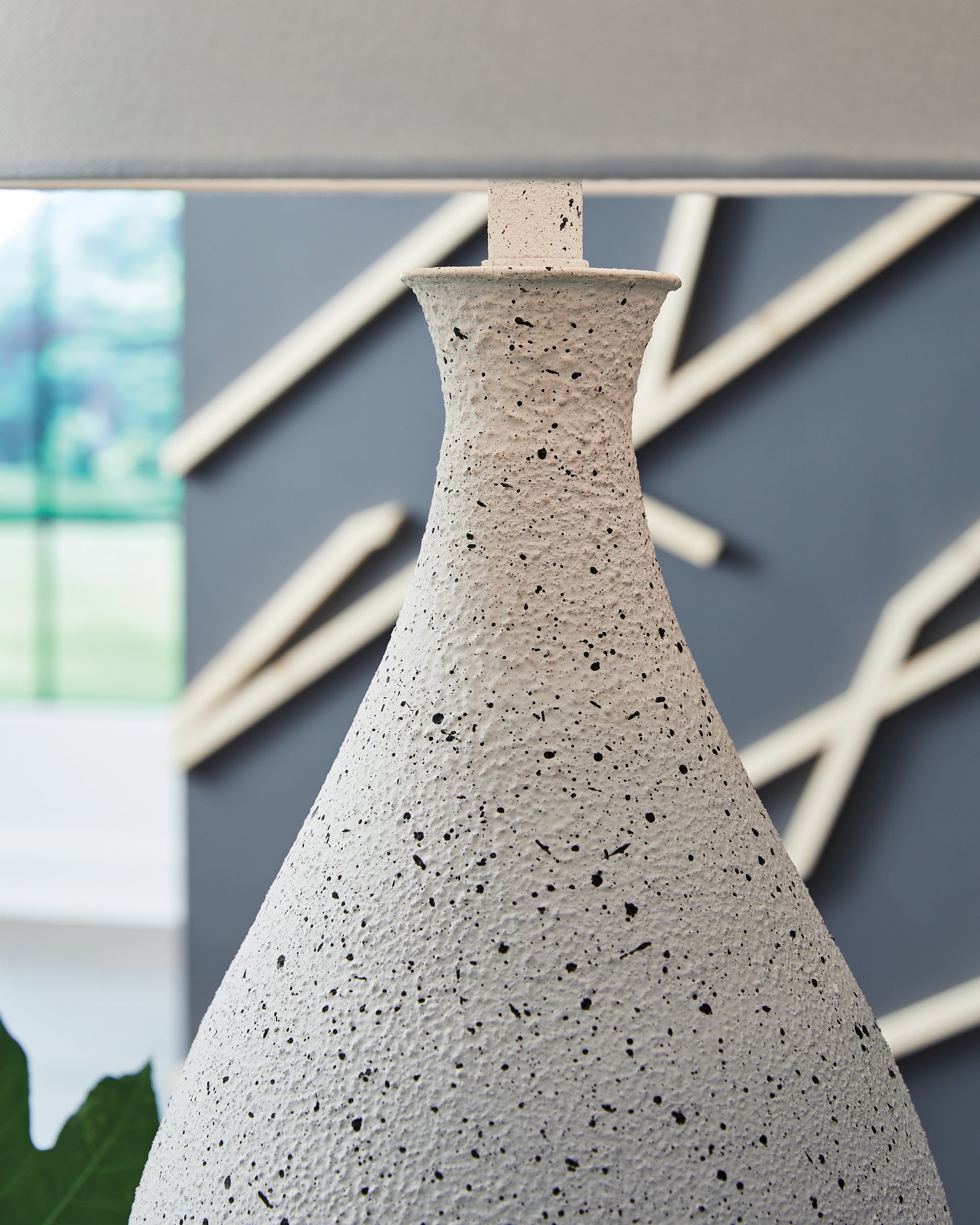 Wyattford Lighting - Tampa Furniture Outlet