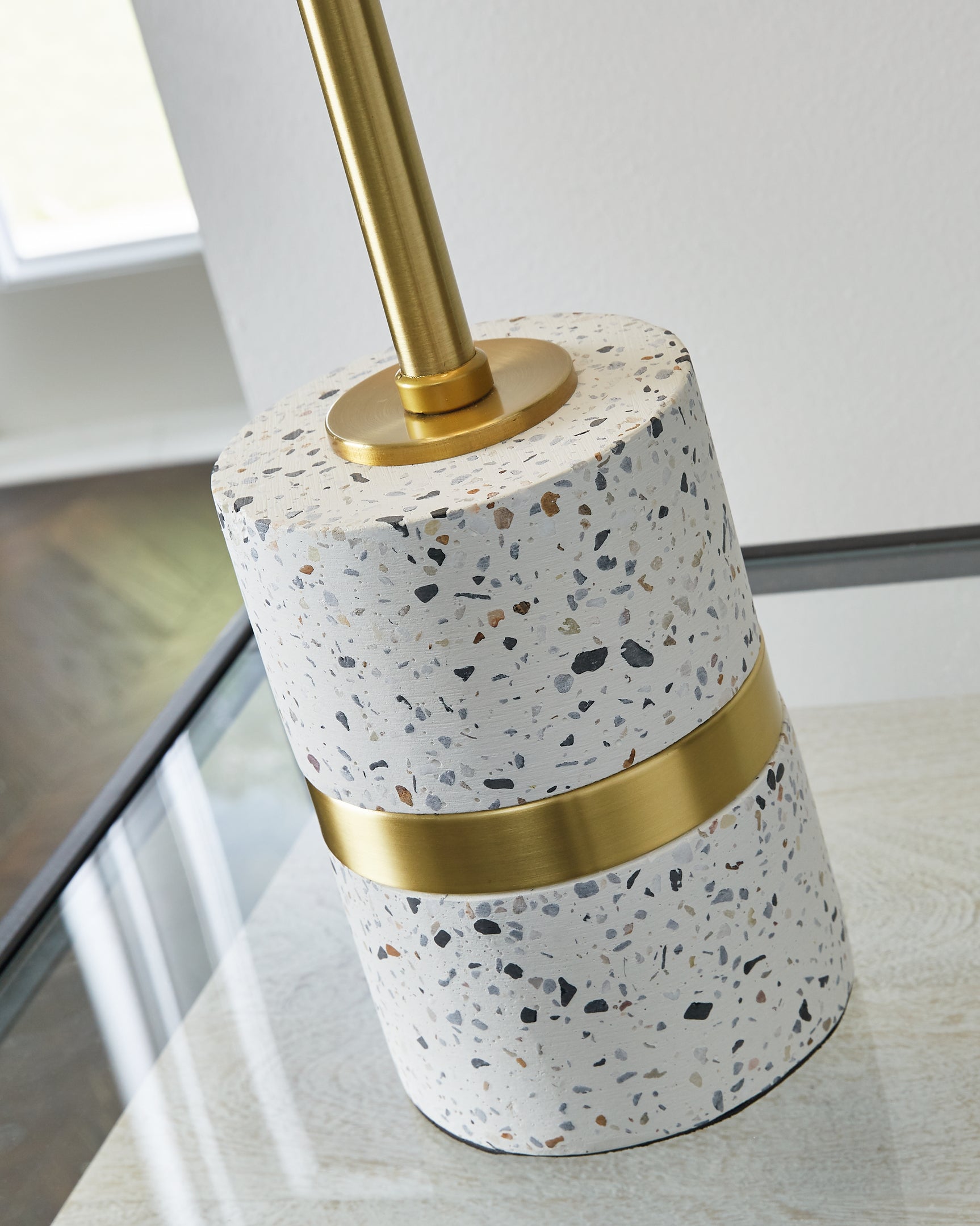 Maywick Lighting - Tampa Furniture Outlet