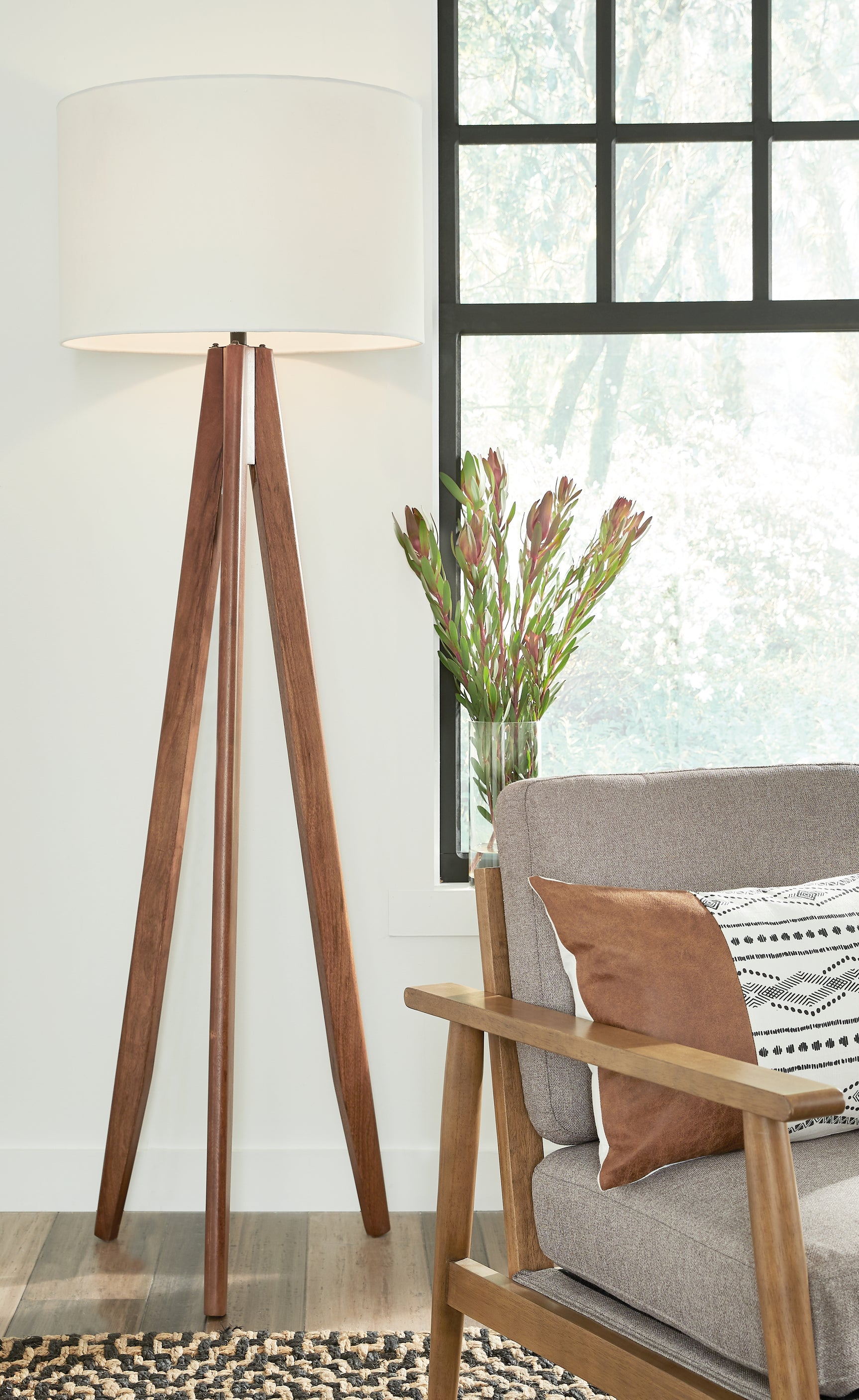 Tampa Furniture Outlet - Ashley Furniture - Dallson Lighting - Wood Floor Lamp (1/CN) / Brown - L329011