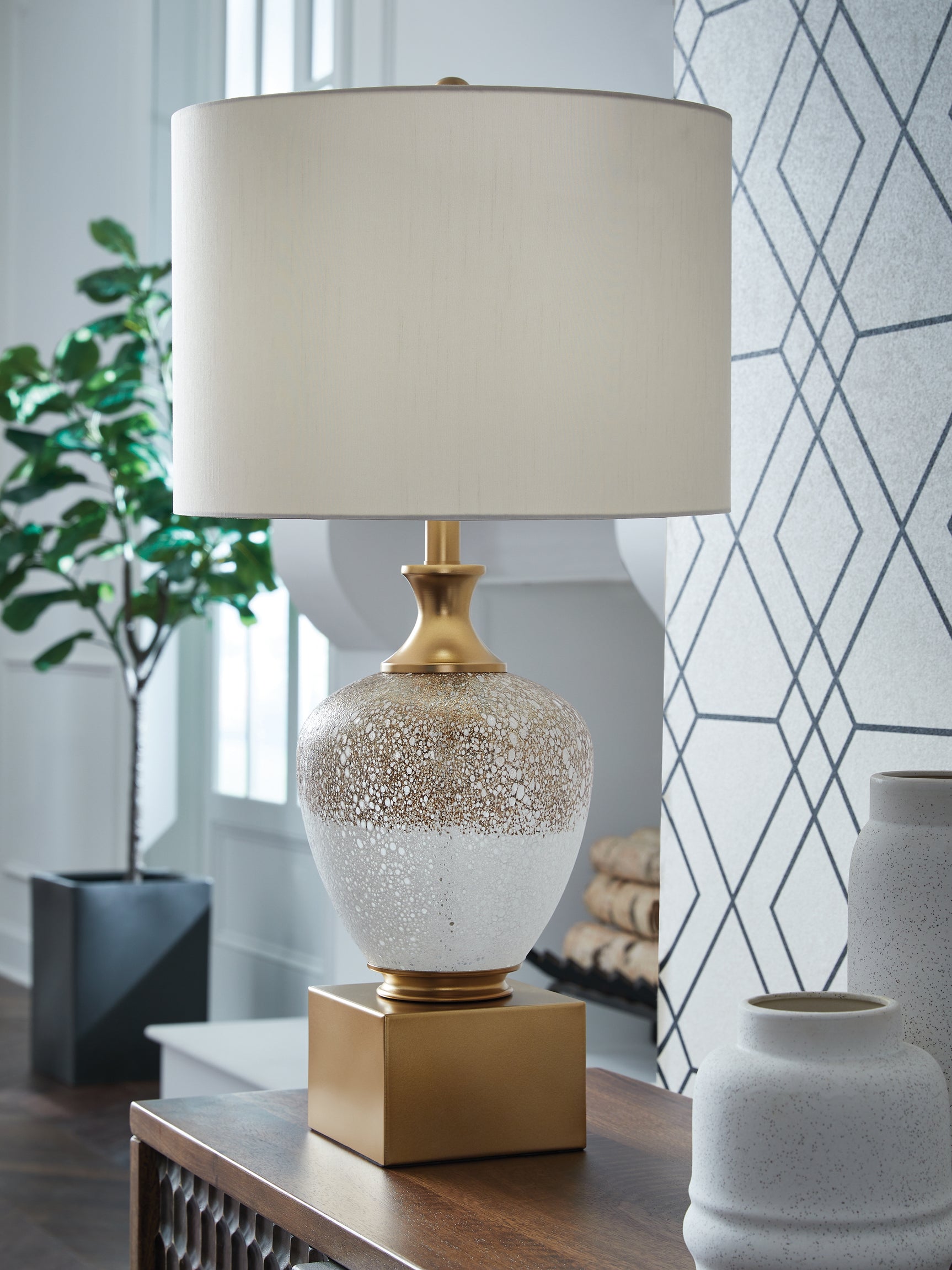 Tavisburg Lighting - Tampa Furniture Outlet