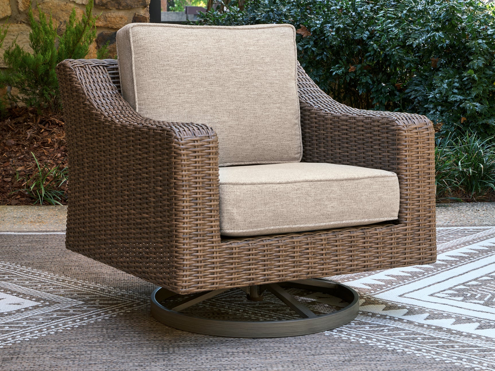 Tampa Furniture Outlet - Ashley Furniture - Laguna Heights Outdoor - Swivel Lounge w/ Cushion / Beige - PCP790-821